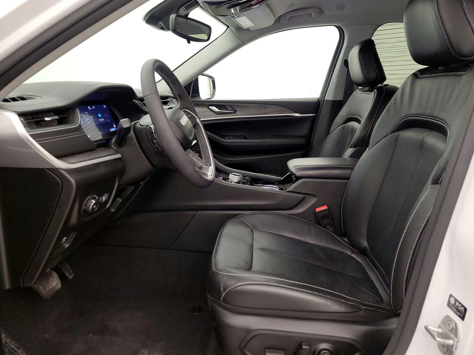 Thumbnail: 2023 Jeep Grand Cherokee - 11