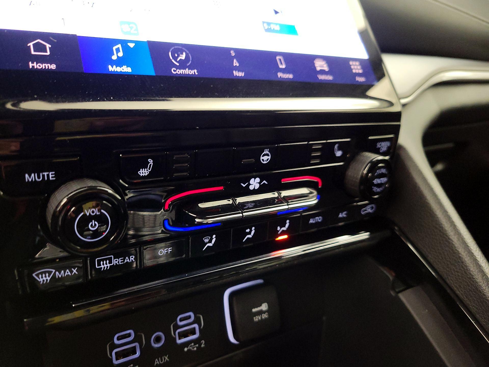 Thumbnail: 2023 Jeep Grand Cherokee - 17