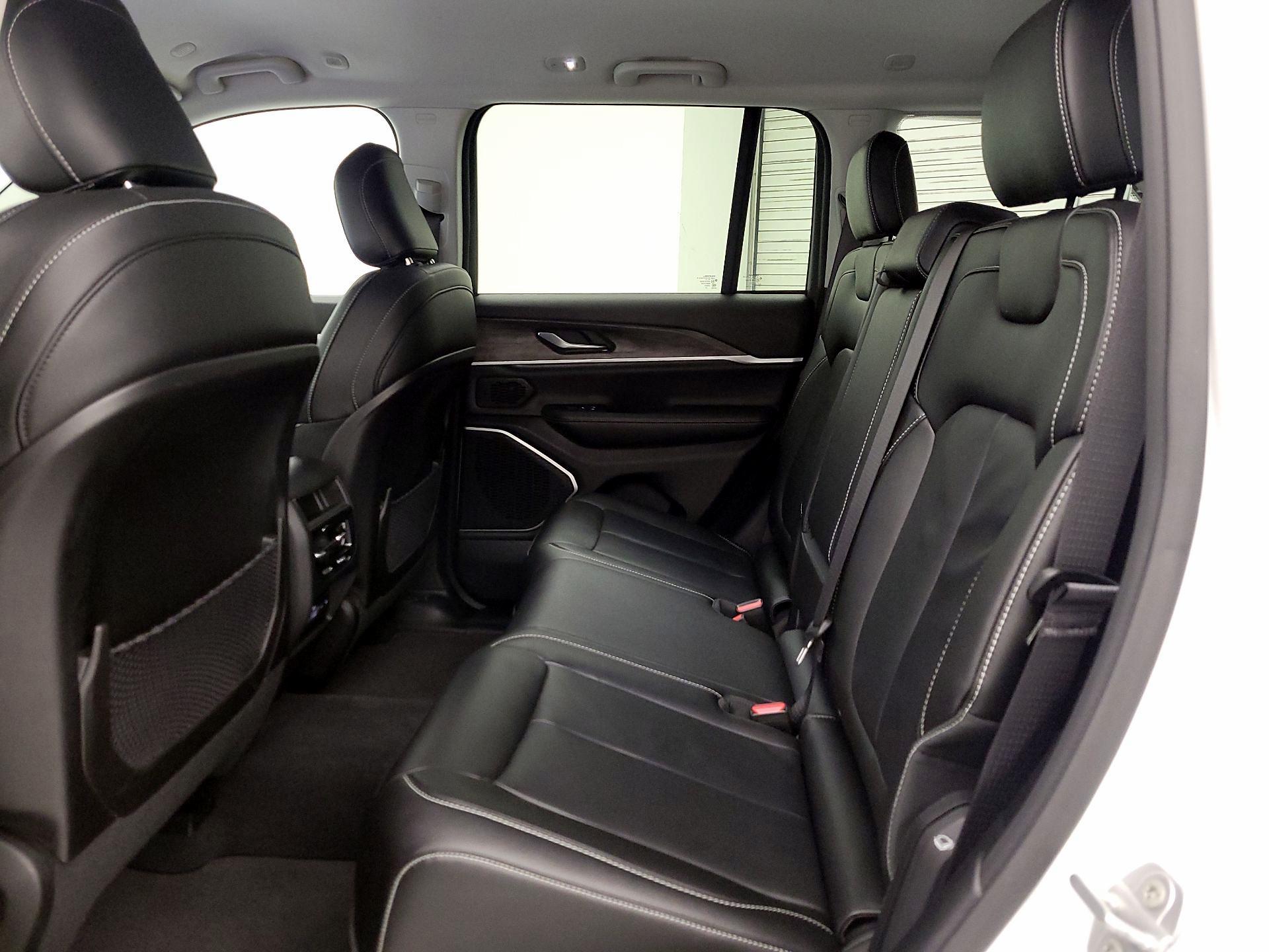 Thumbnail: 2023 Jeep Grand Cherokee - 20