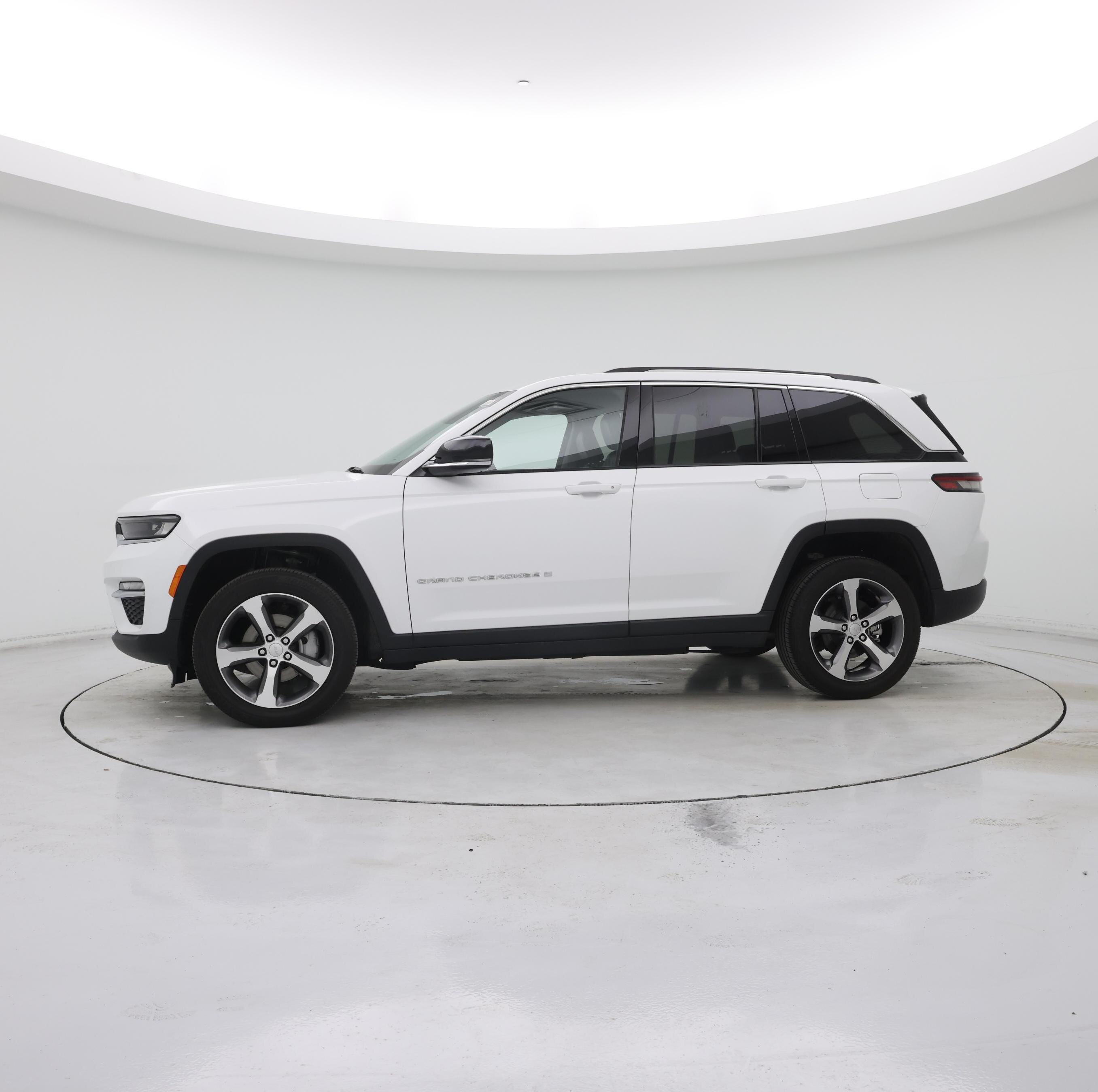 Thumbnail: 2023 Jeep Grand Cherokee - 3