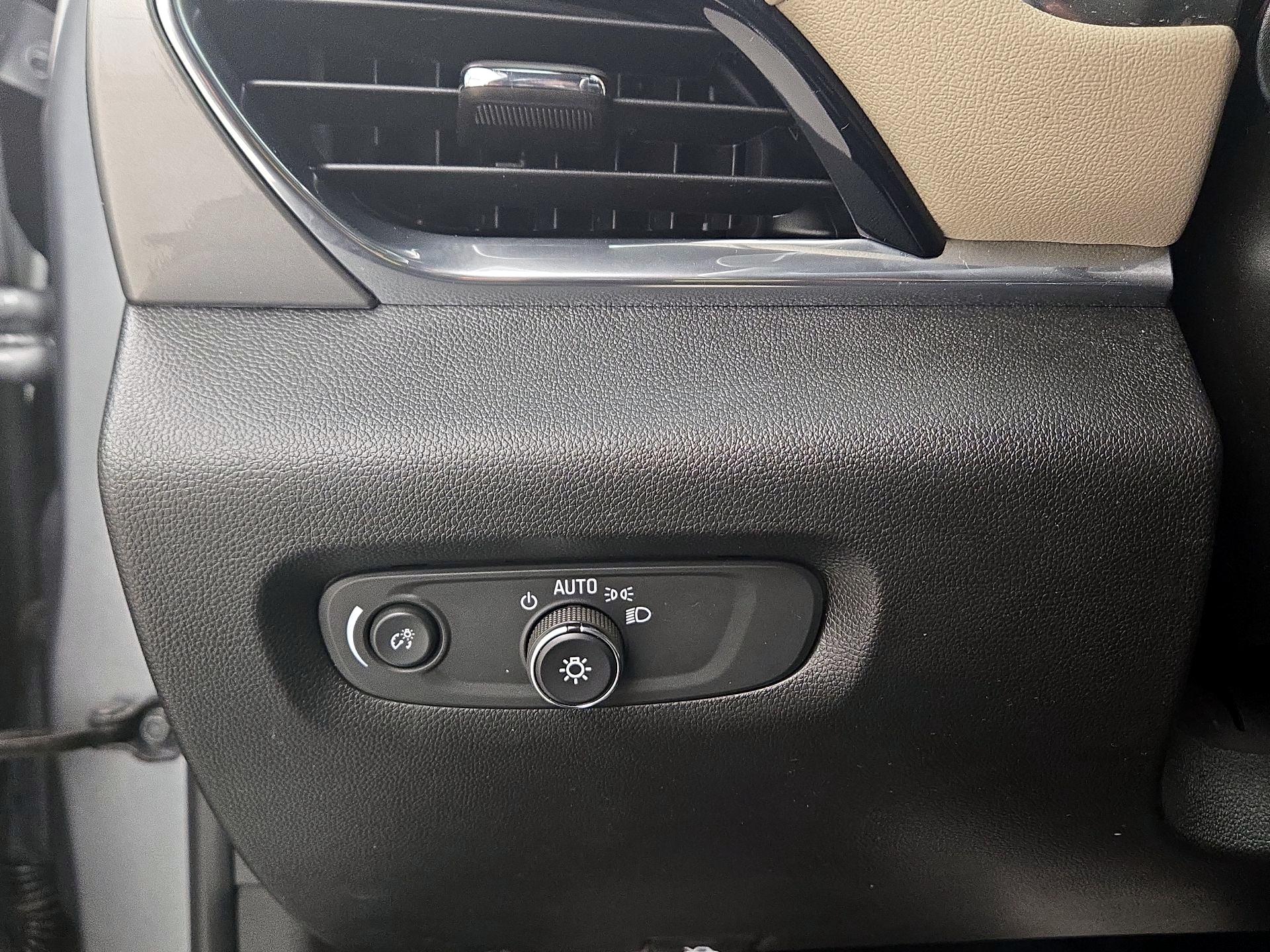 Thumbnail: 2023 Chevrolet Traverse - 13