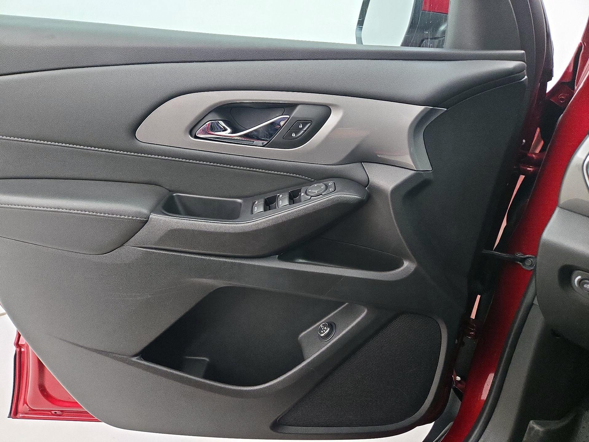 Thumbnail: 2023 Chevrolet Traverse - 12