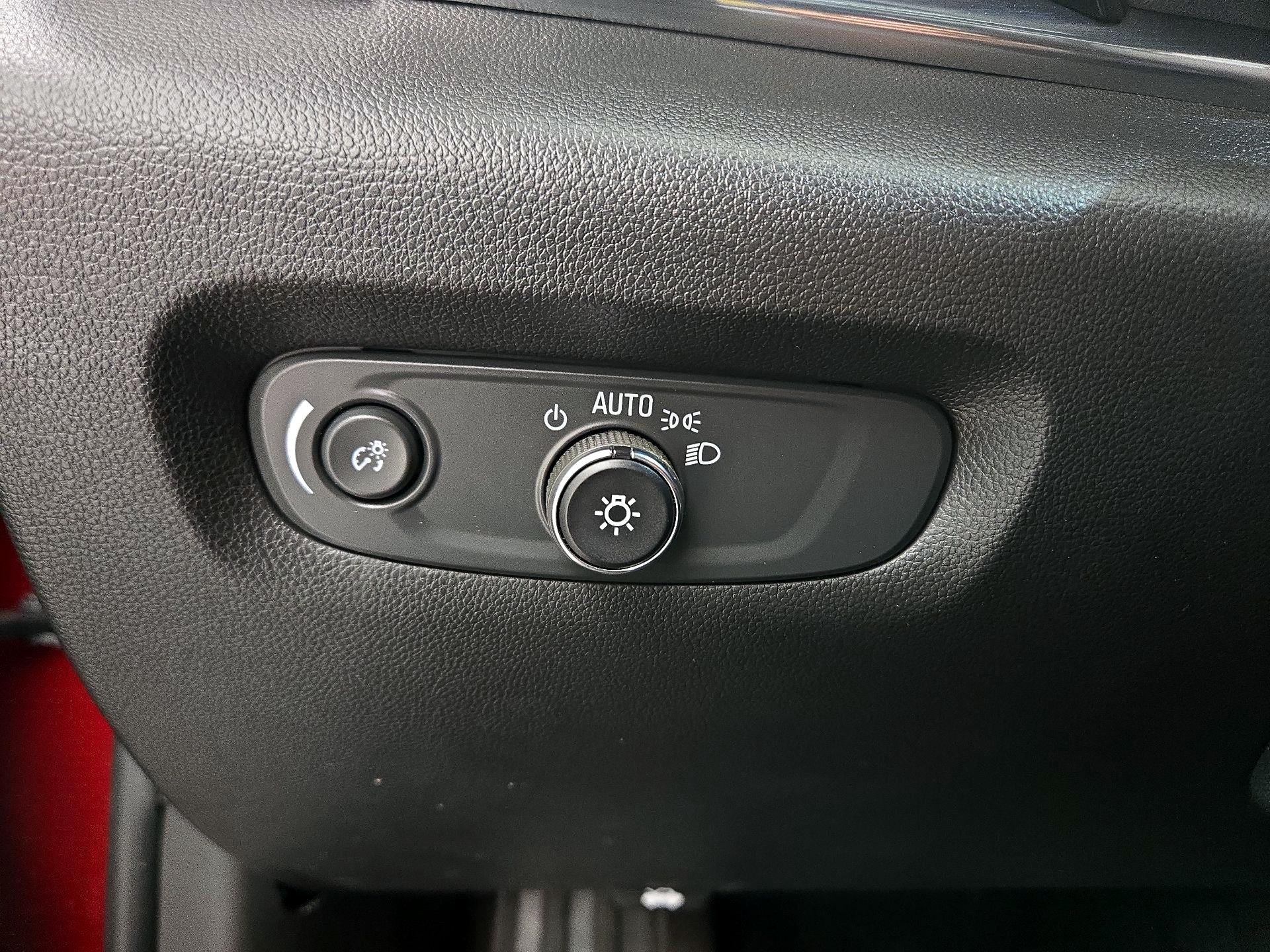 Thumbnail: 2023 Chevrolet Traverse - 13