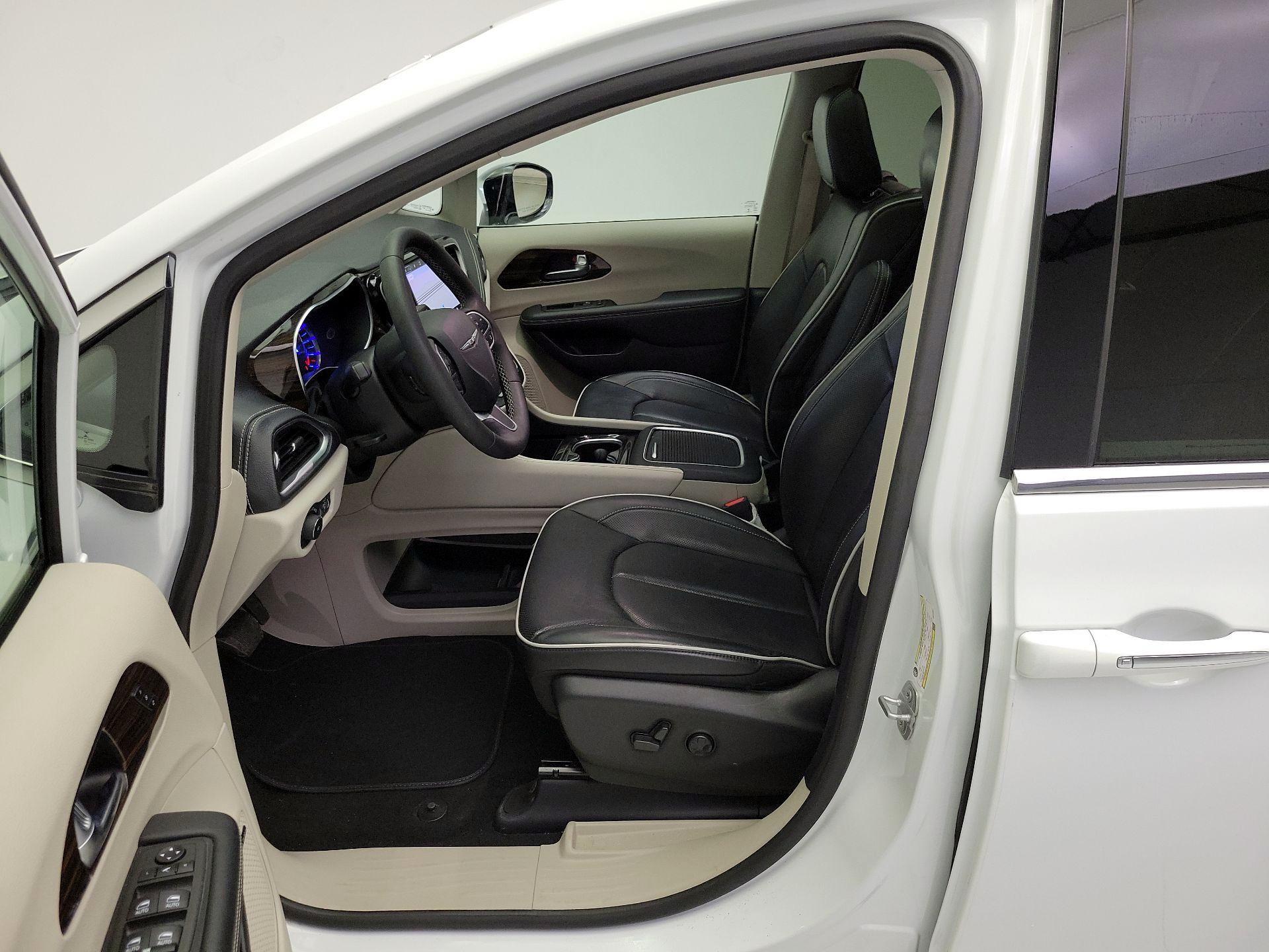 Thumbnail: 2023 Chrysler Pacifica - 11