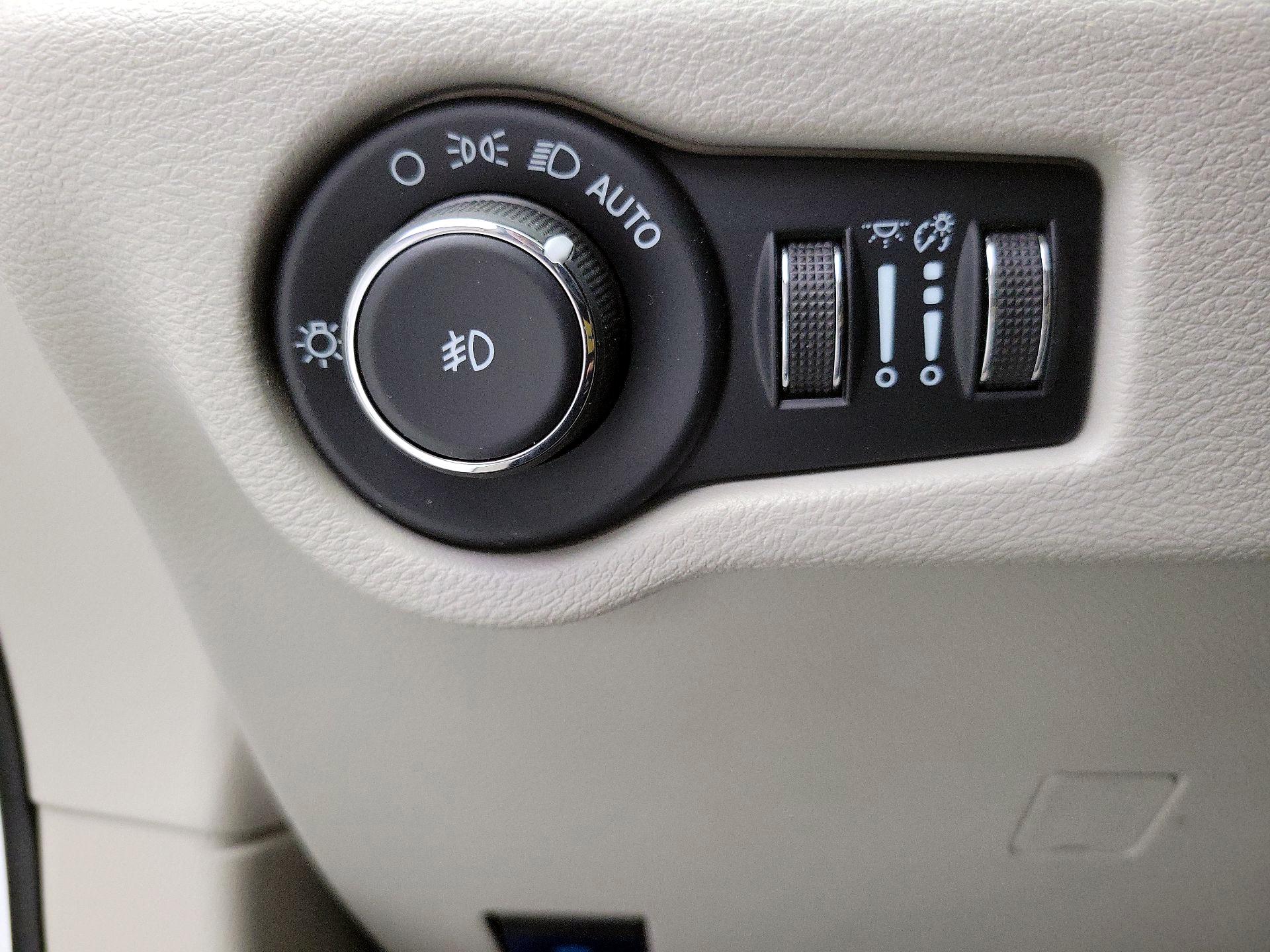 Thumbnail: 2023 Chrysler Pacifica - 13