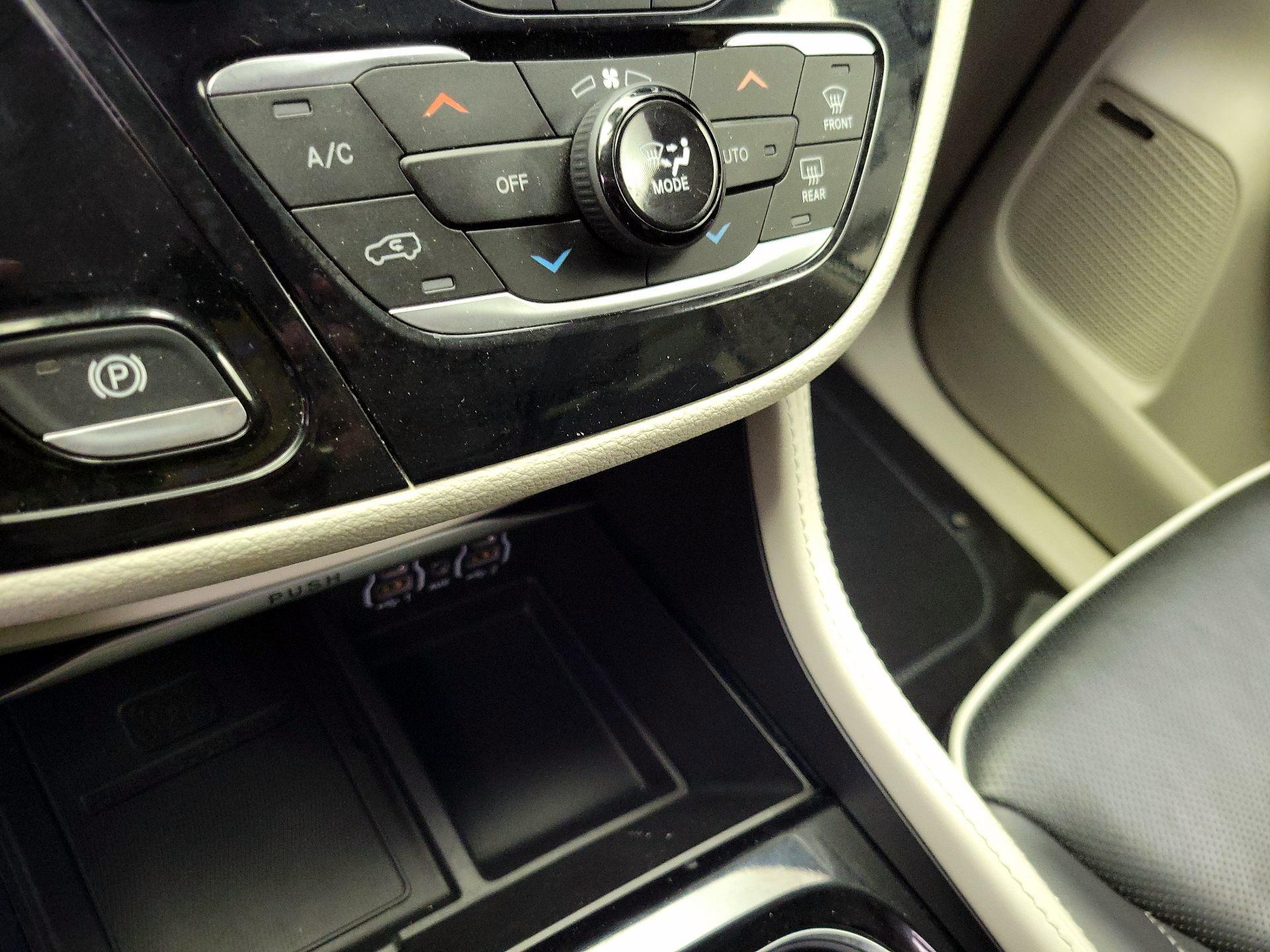 Thumbnail: 2023 Chrysler Pacifica - 17