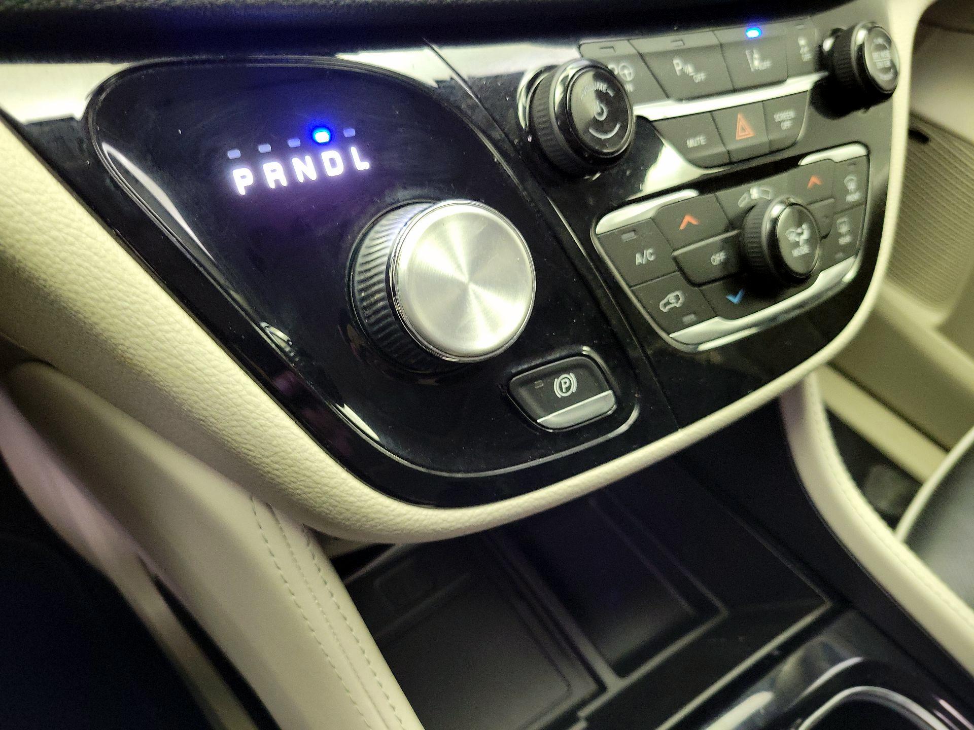 Thumbnail: 2023 Chrysler Pacifica - 18