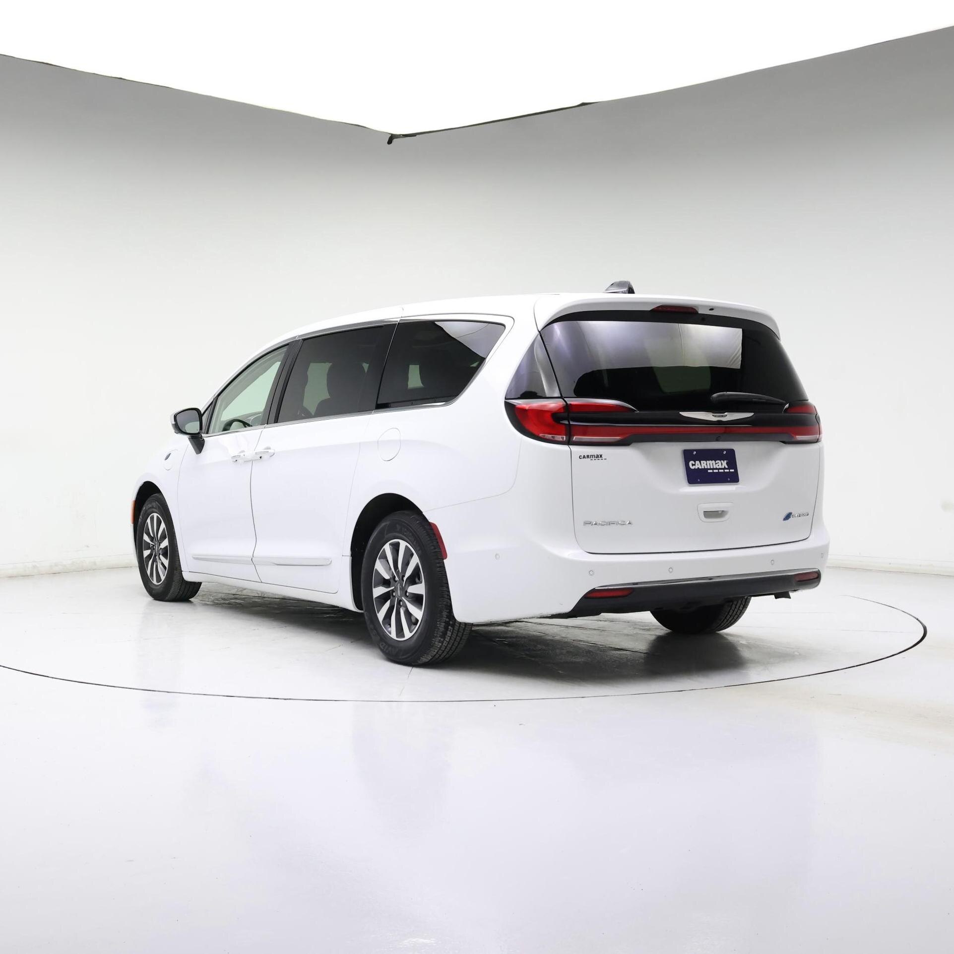 Thumbnail: 2023 Chrysler Pacifica - 2