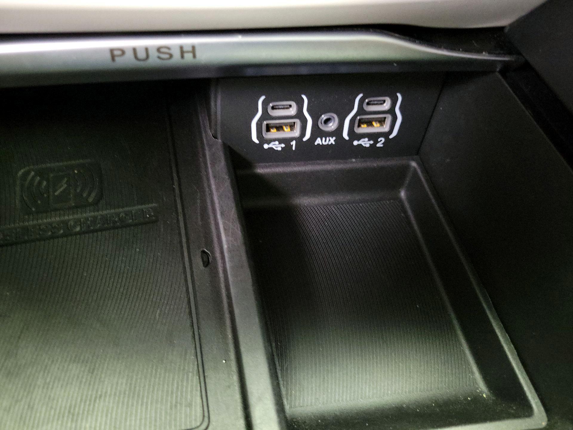 Thumbnail: 2023 Chrysler Pacifica - 19