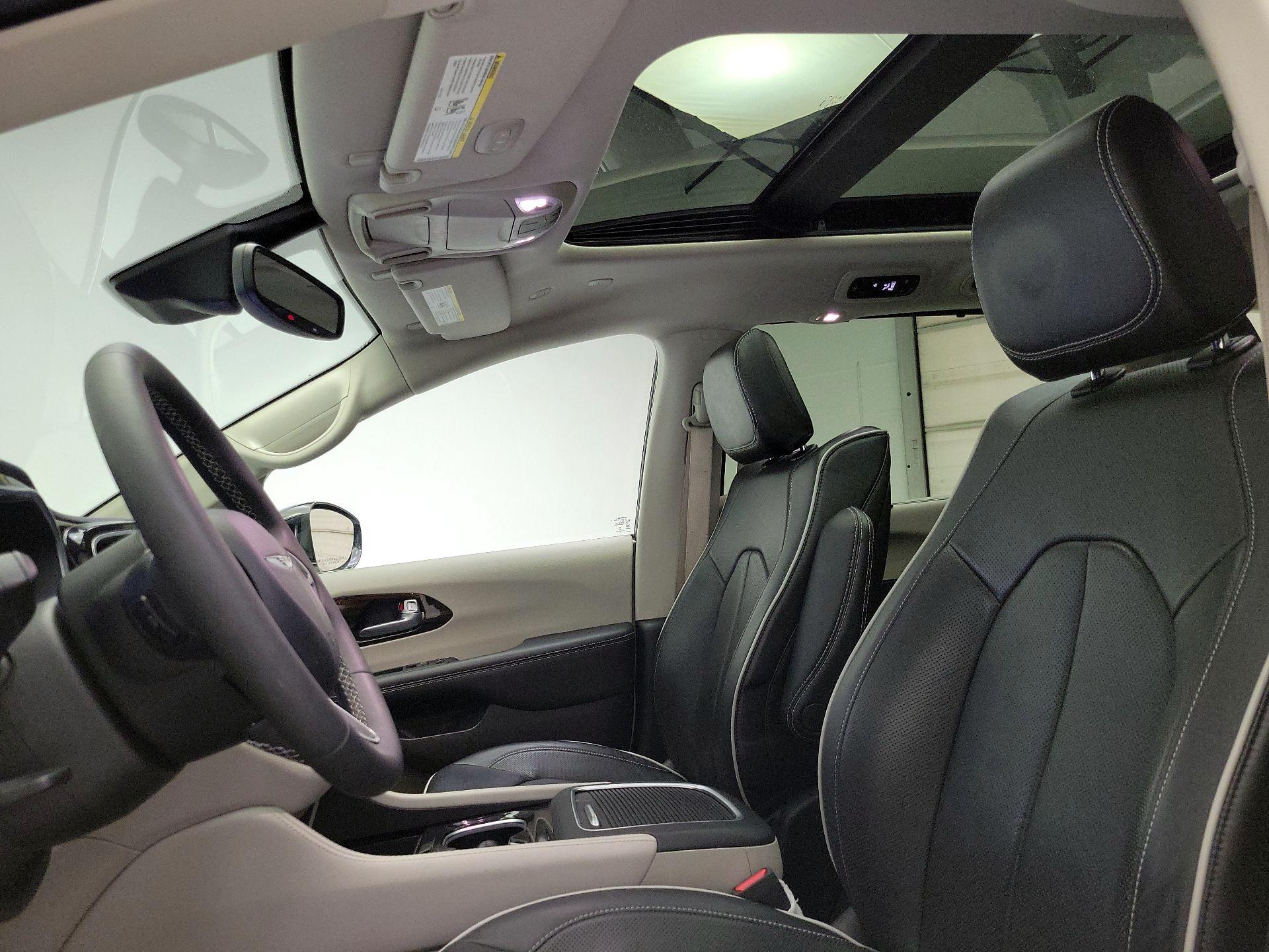 Thumbnail: 2023 Chrysler Pacifica - 20