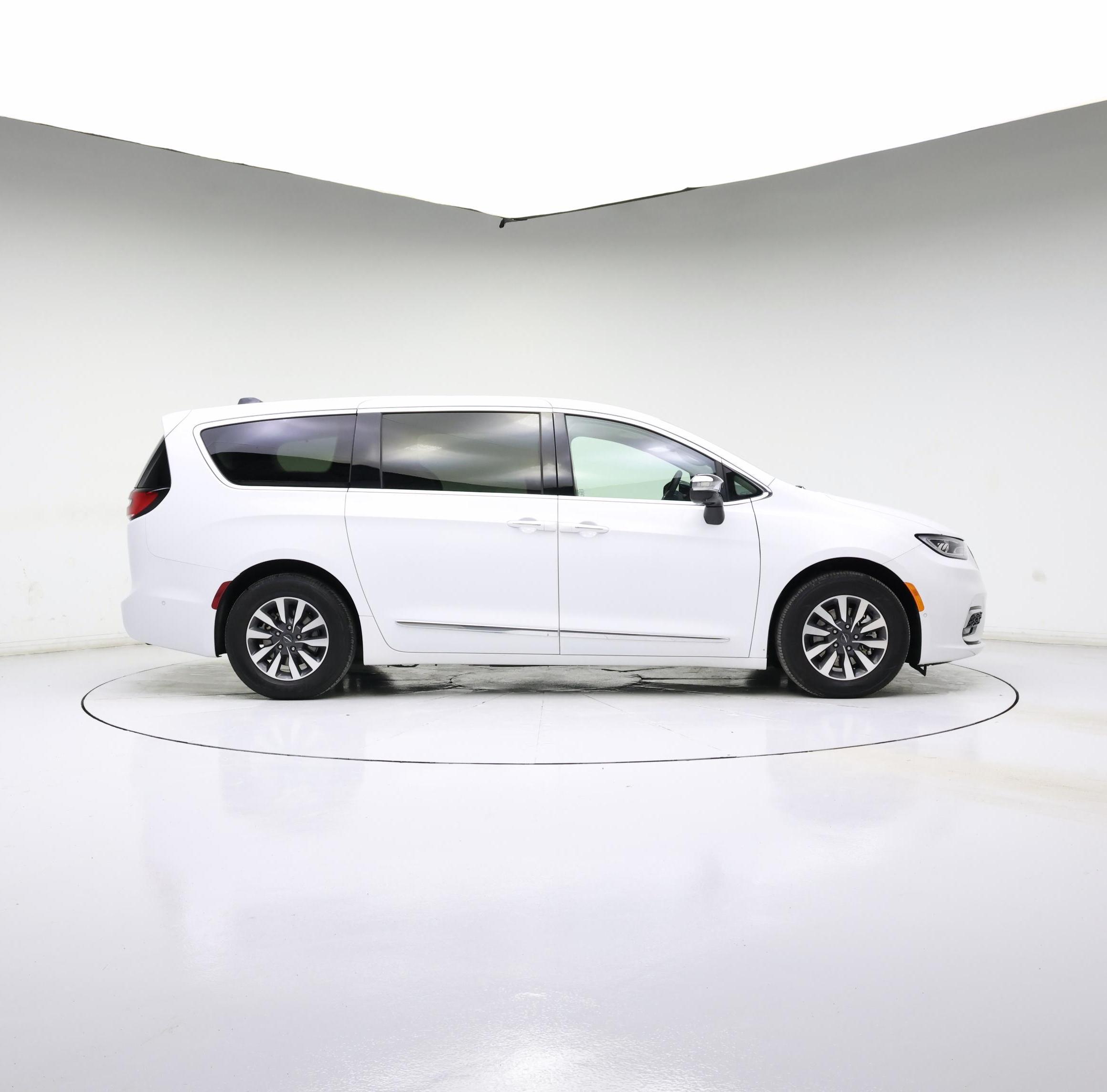 Thumbnail: 2023 Chrysler Pacifica - 7