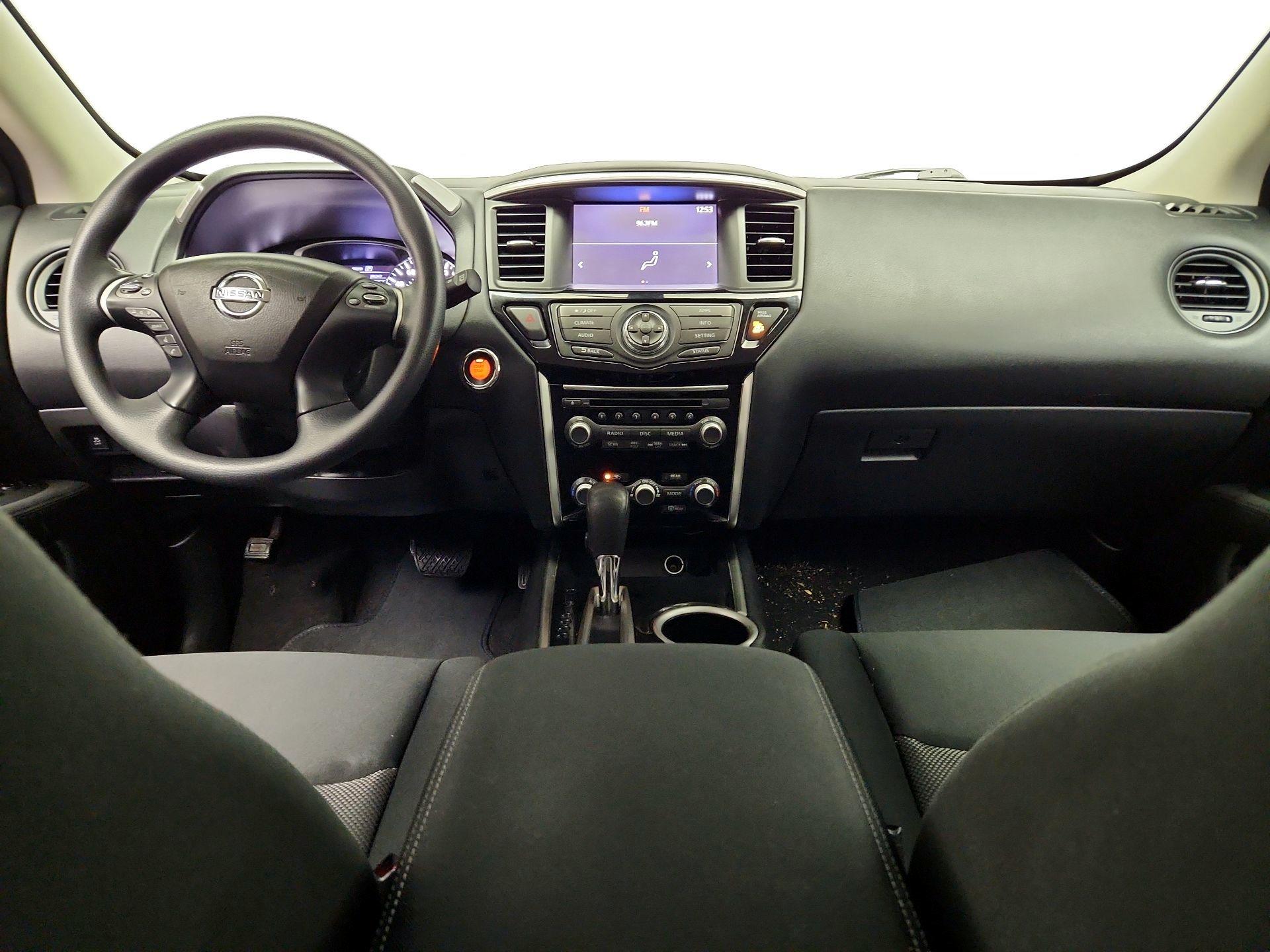 Thumbnail: 2017 Nissan Pathfinder - 9