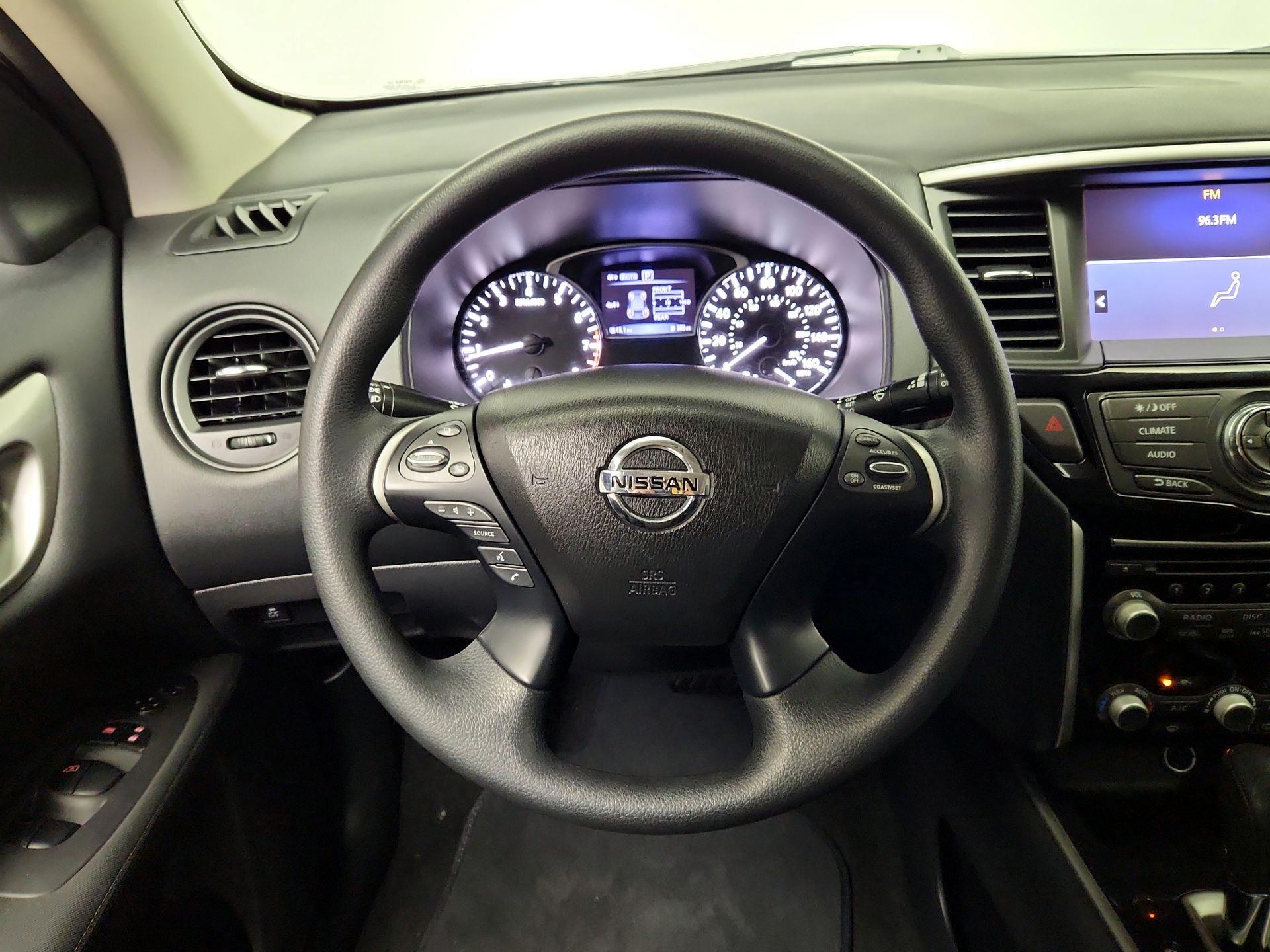 Thumbnail: 2017 Nissan Pathfinder - 10