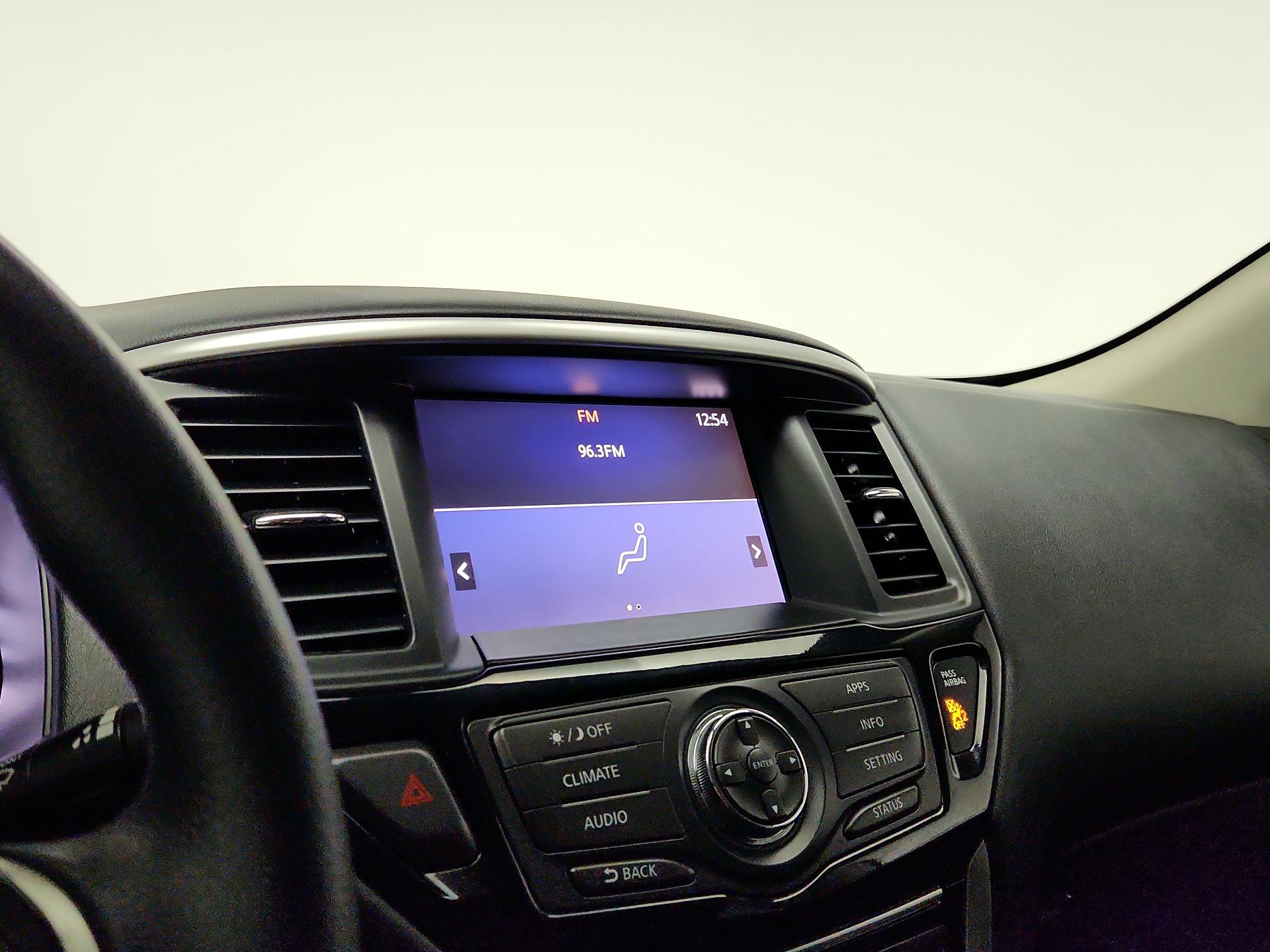 Thumbnail: 2017 Nissan Pathfinder - 15