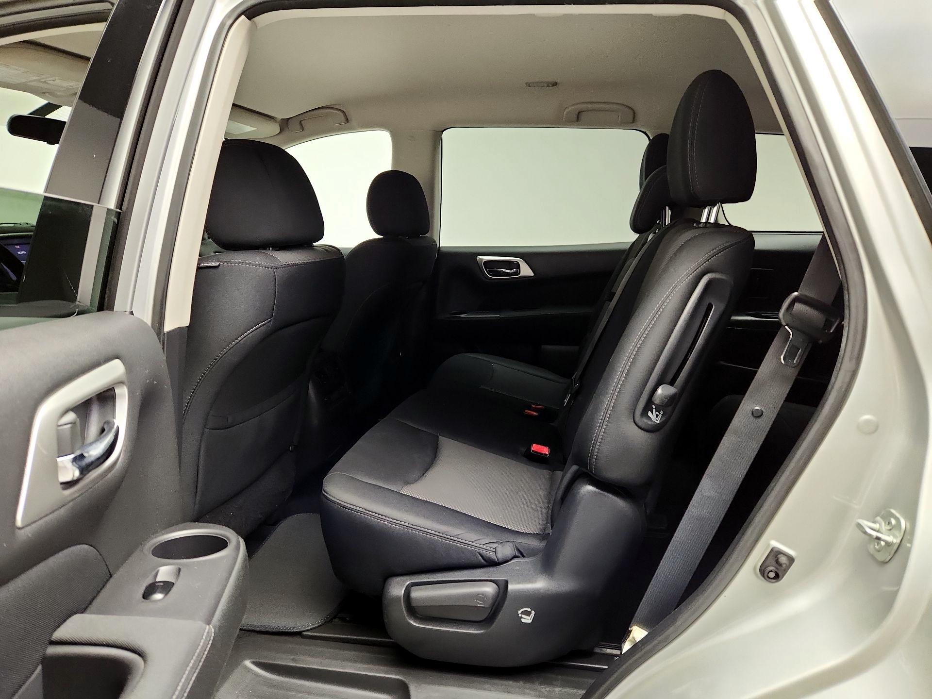 Thumbnail: 2017 Nissan Pathfinder - 19