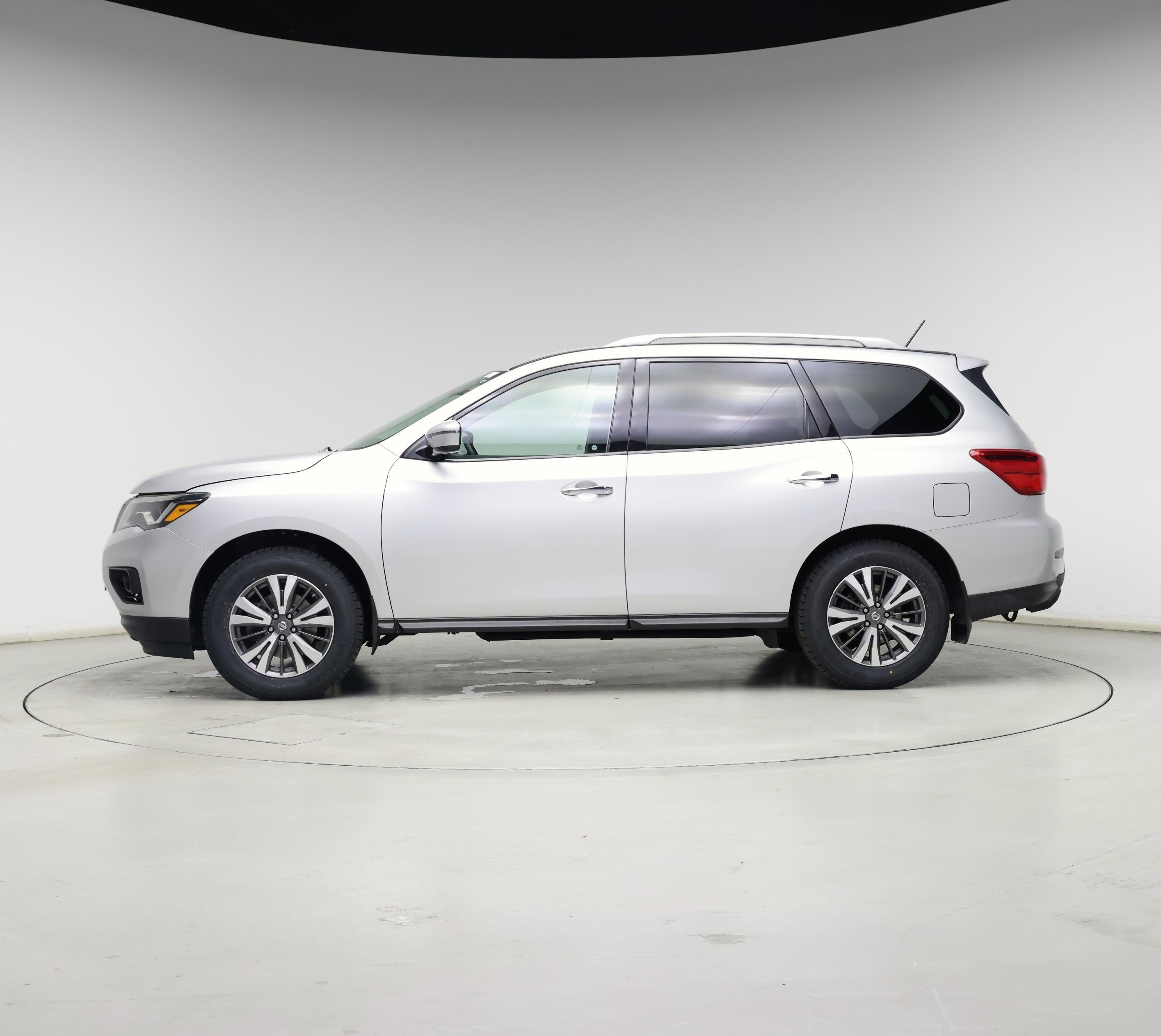 Thumbnail: 2017 Nissan Pathfinder - 3