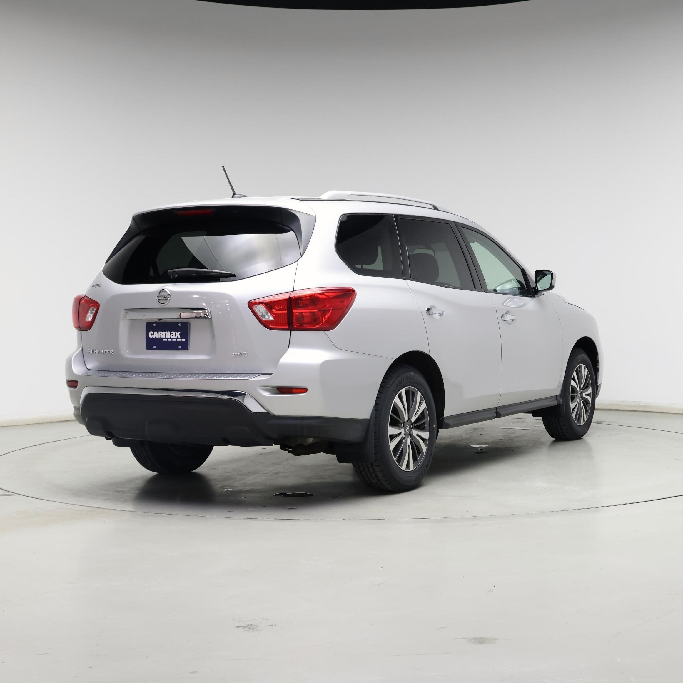 Thumbnail: 2017 Nissan Pathfinder - 8