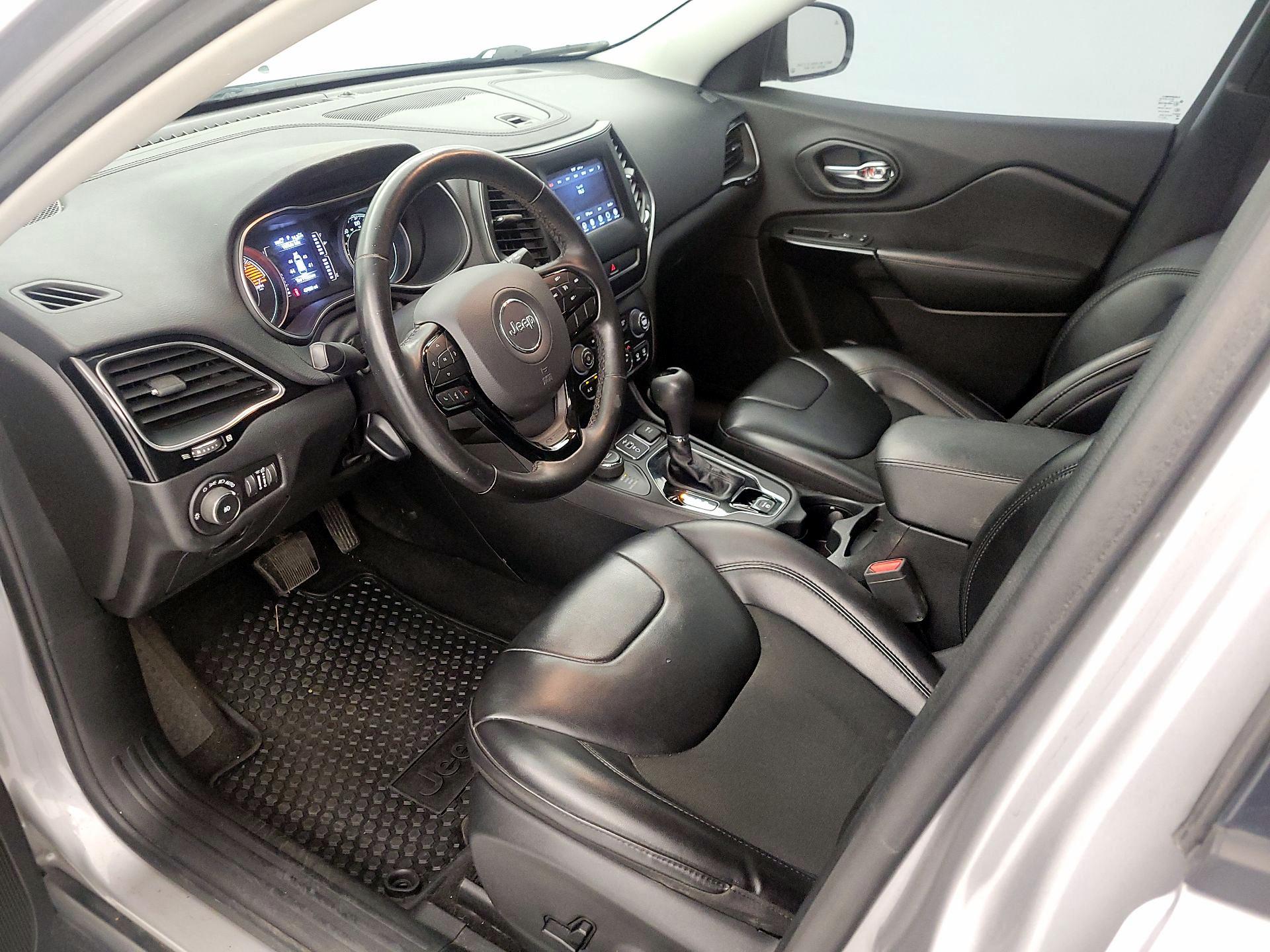 Thumbnail: 2020 Jeep Cherokee - 11