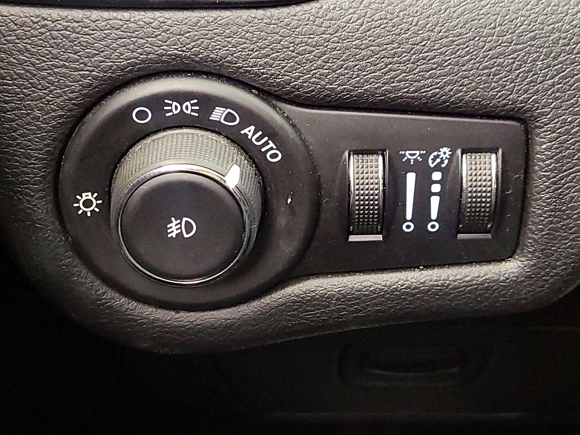 Thumbnail: 2020 Jeep Cherokee - 13