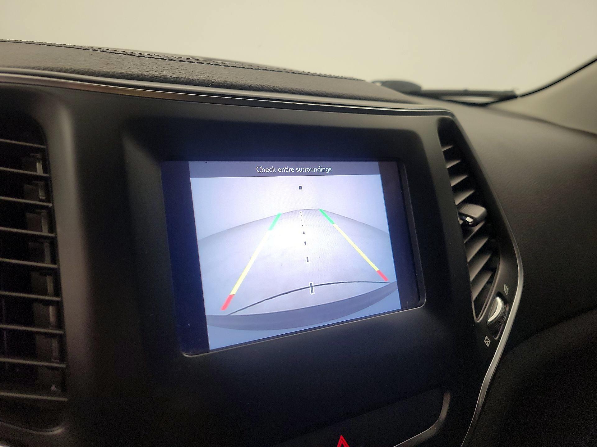 Thumbnail: 2020 Jeep Cherokee - 14