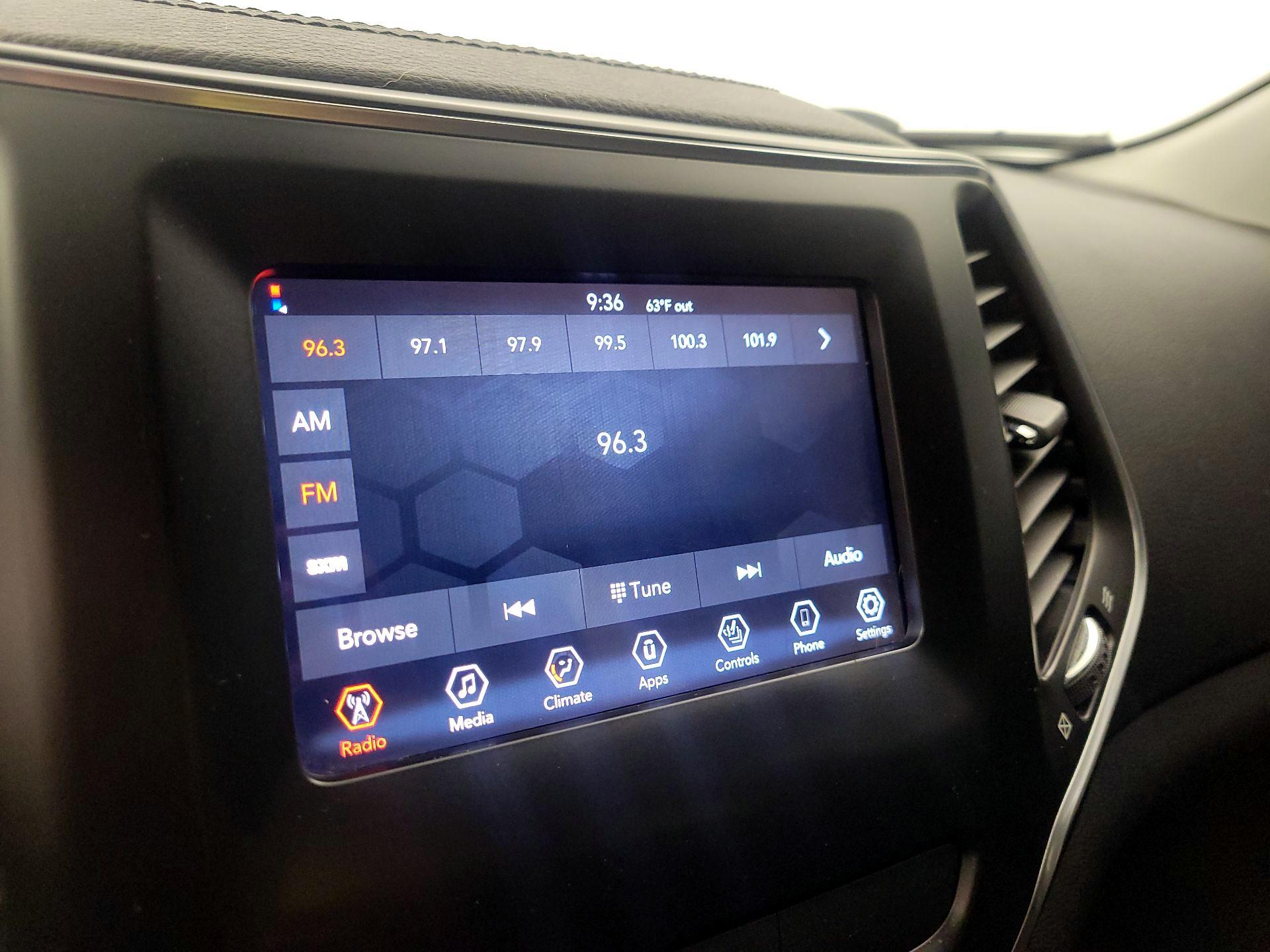 Thumbnail: 2020 Jeep Cherokee - 15