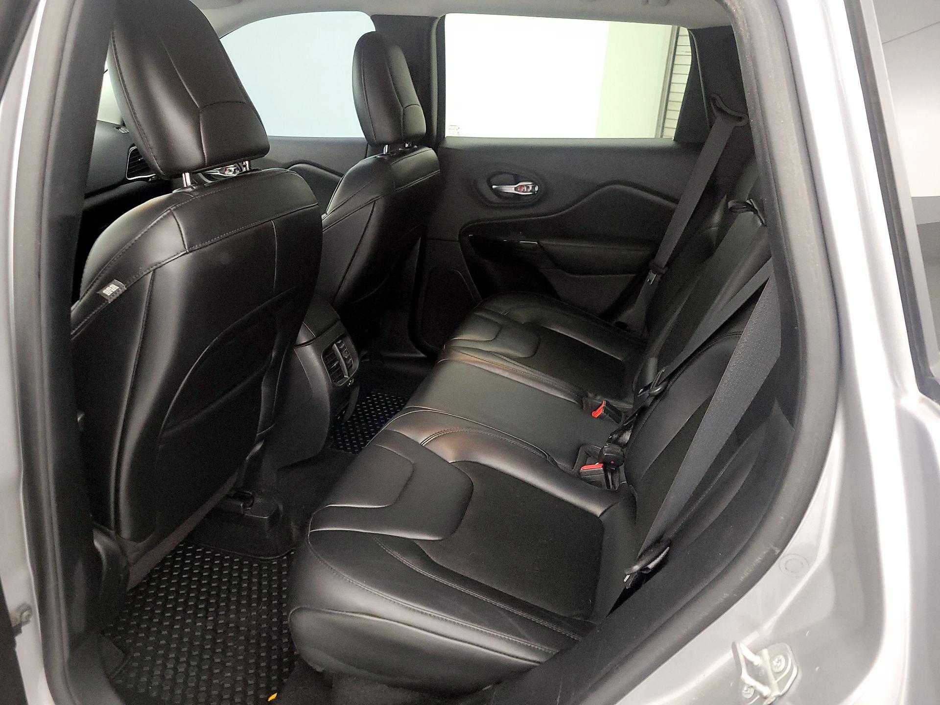 Thumbnail: 2020 Jeep Cherokee - 19