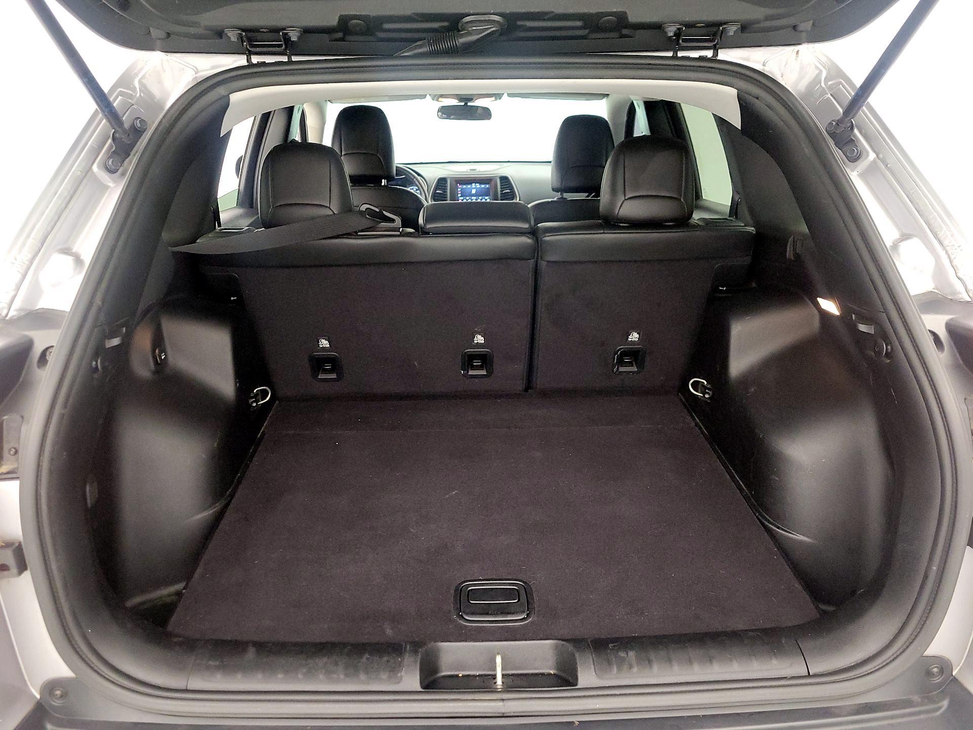 Thumbnail: 2020 Jeep Cherokee - 20