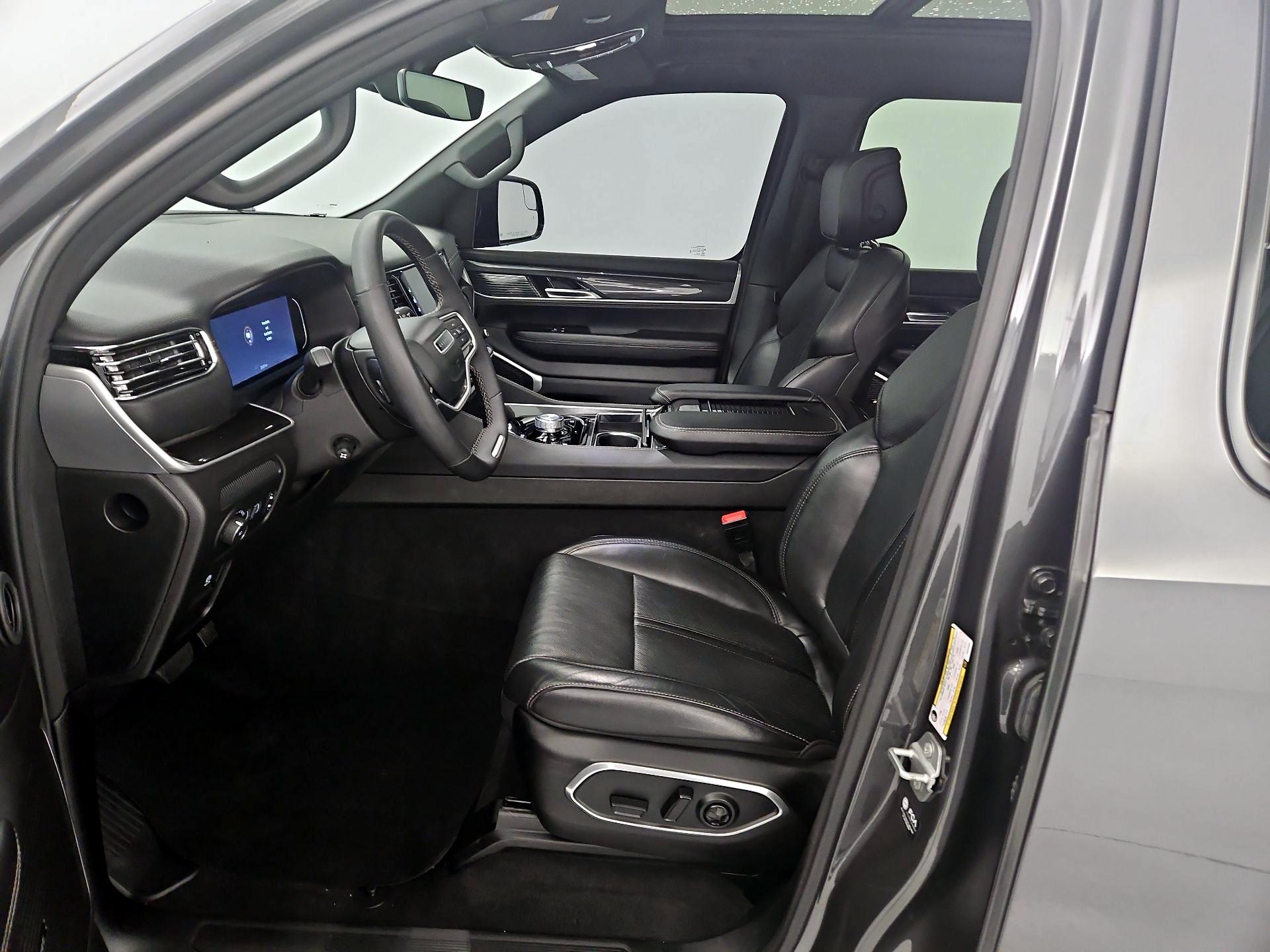 Thumbnail: 2023 Jeep Wagoneer - 11