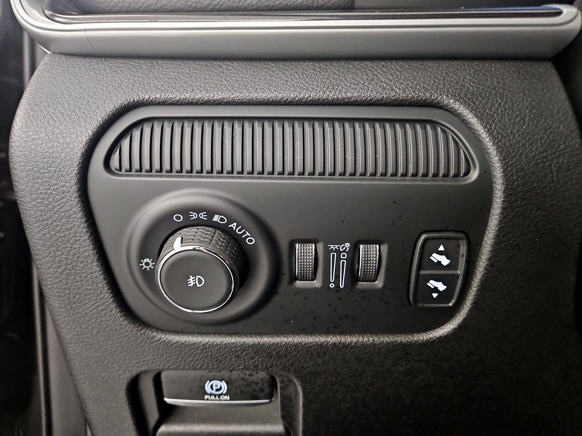 Thumbnail: 2023 Jeep Wagoneer - 13