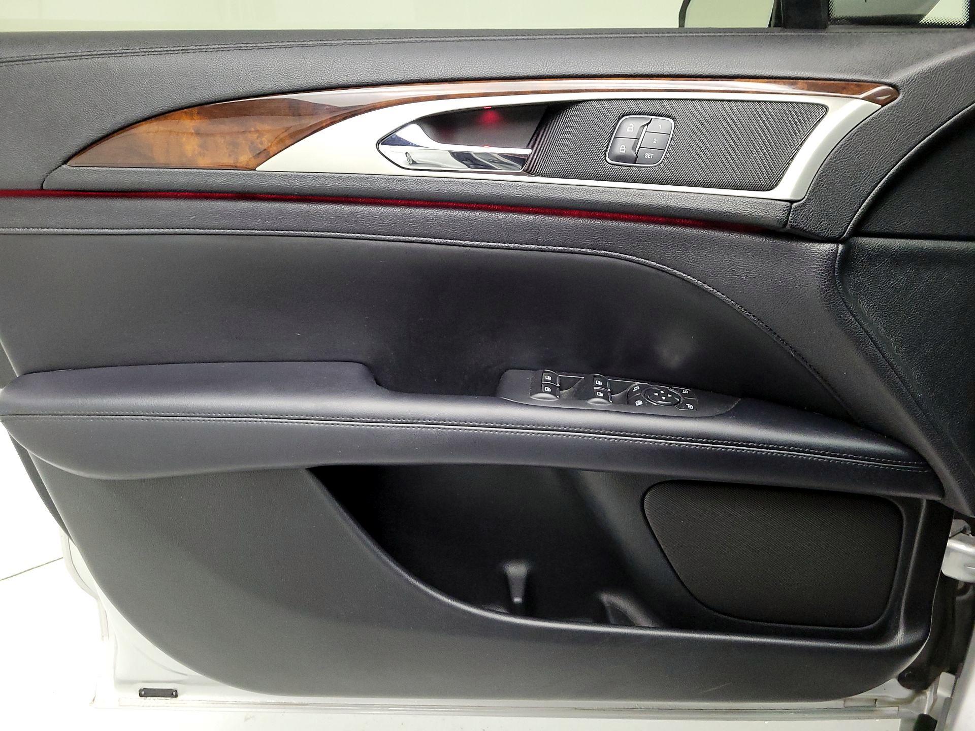 Thumbnail: 2017 Lincoln MKZ - 12