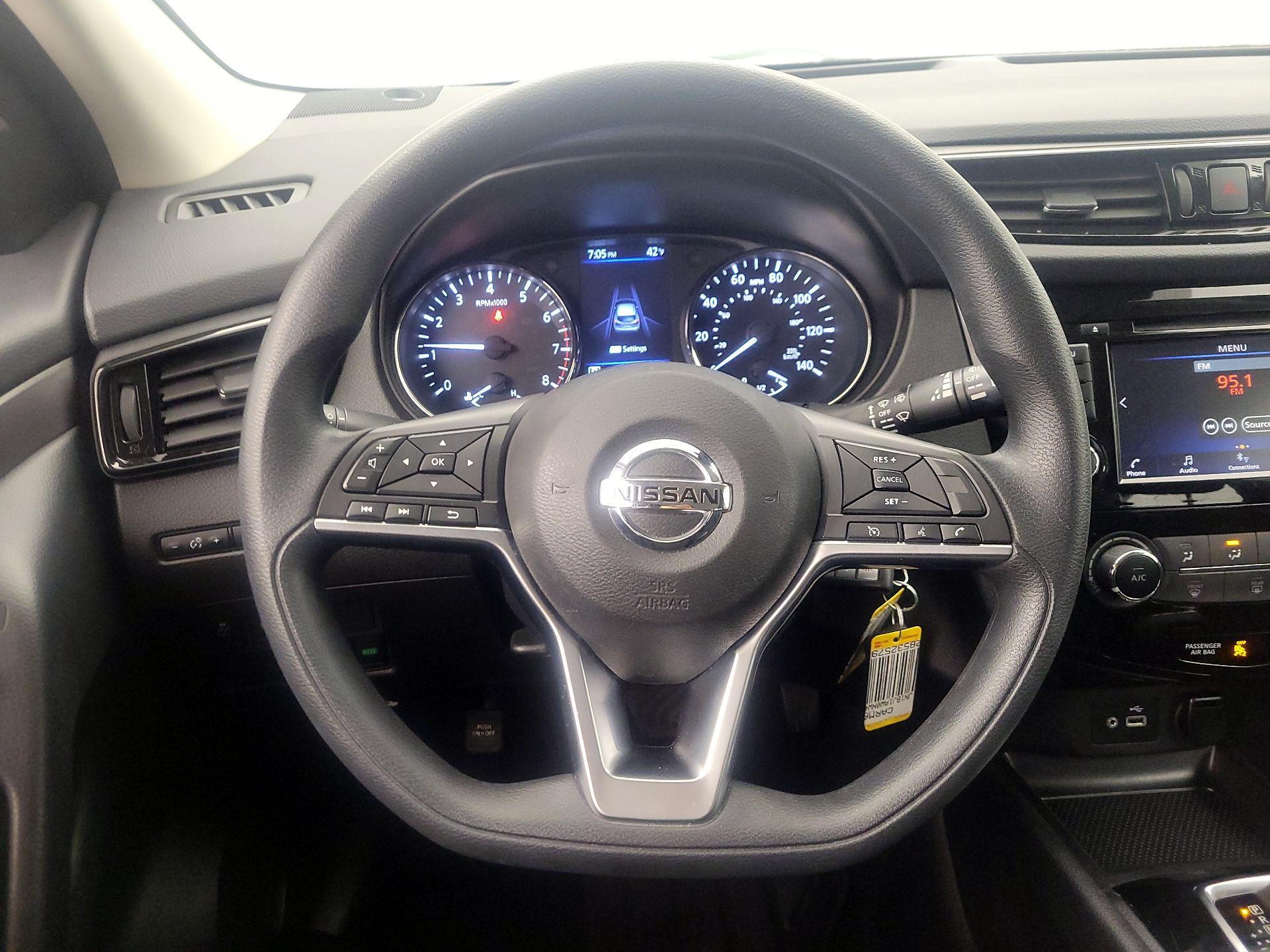 Thumbnail: 2022 Nissan Rogue Sport - 10