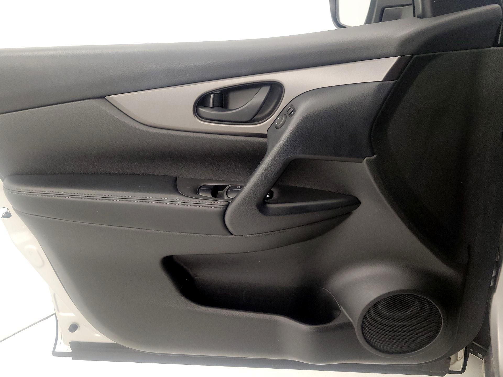 Thumbnail: 2022 Nissan Rogue Sport - 12