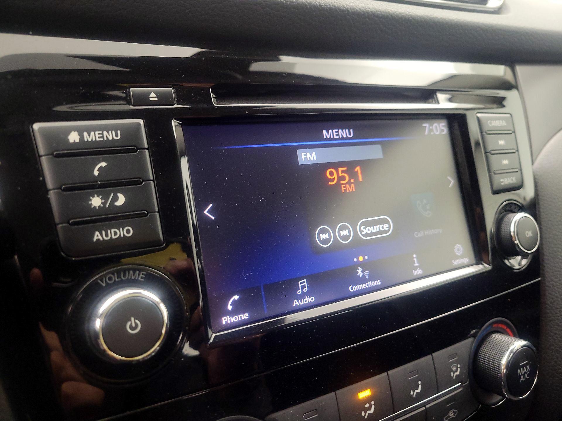 Thumbnail: 2022 Nissan Rogue Sport - 15