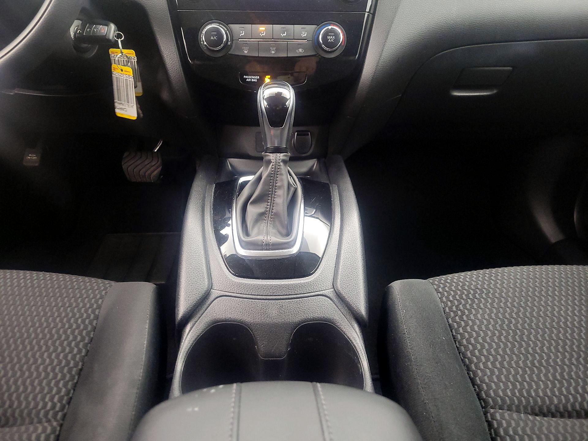 Thumbnail: 2022 Nissan Rogue Sport - 17