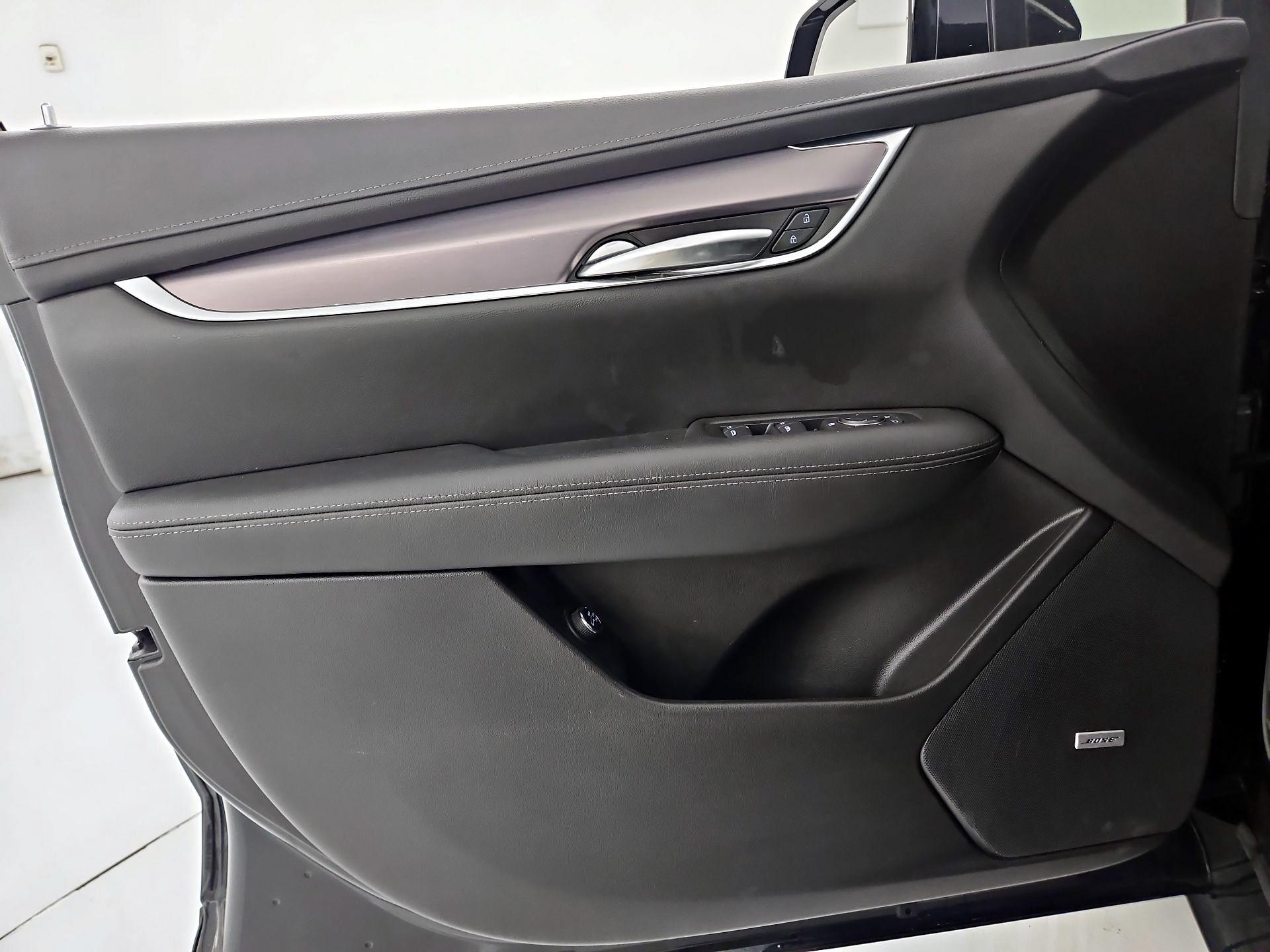 Thumbnail: 2022 Cadillac XT5 - 12