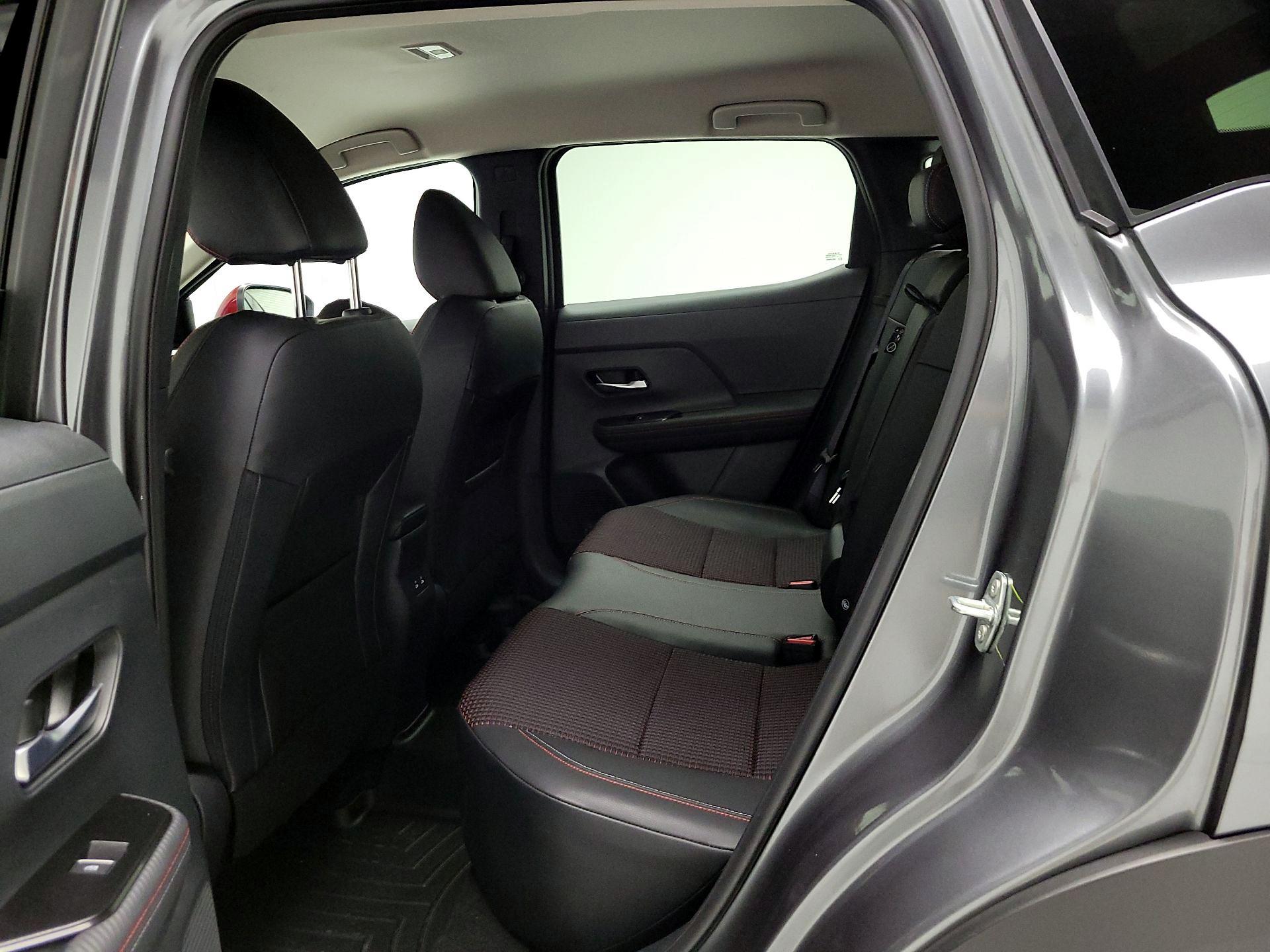 Thumbnail: 2025 Nissan Kicks - 18