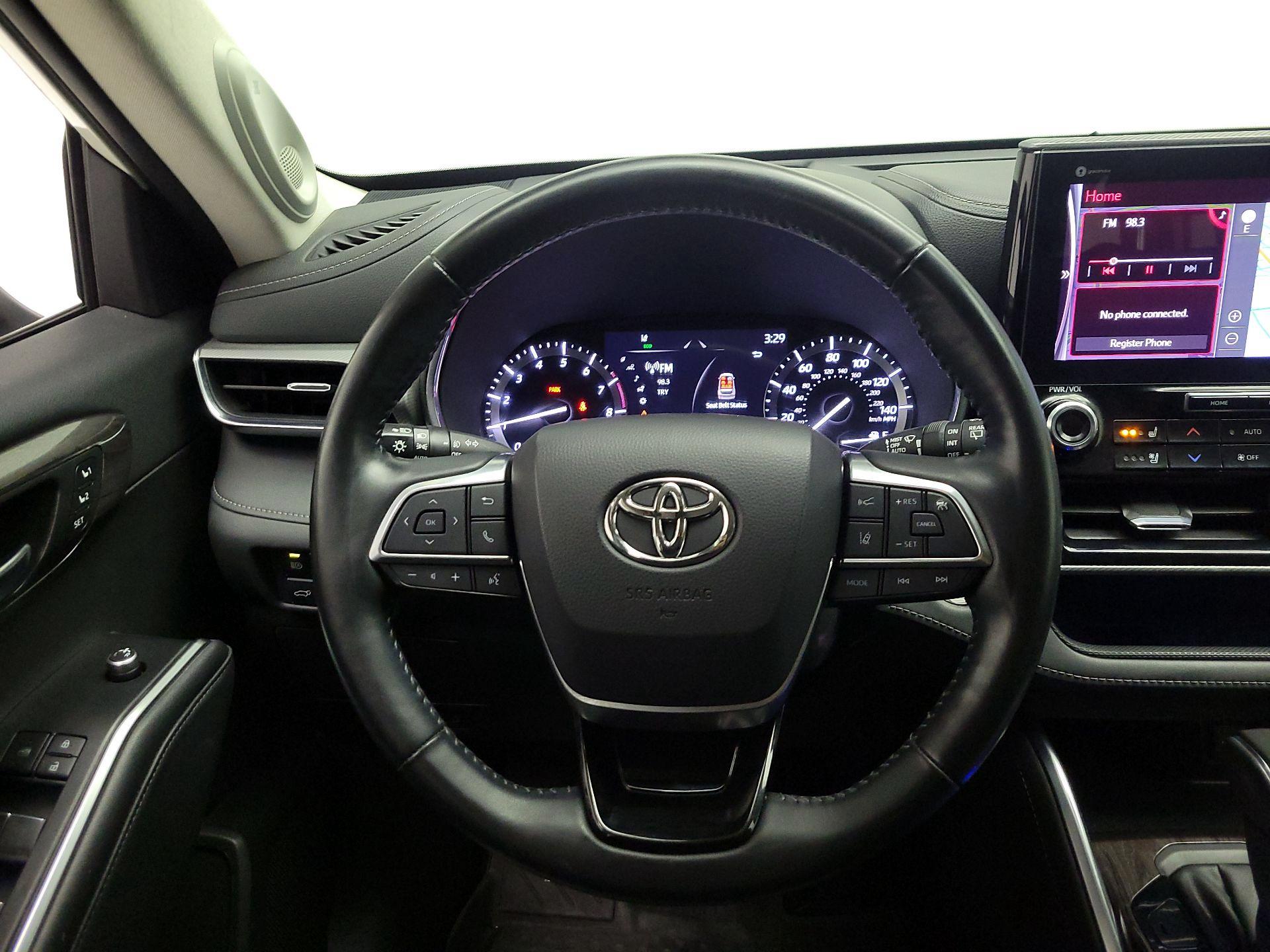 Thumbnail: 2021 Toyota Highlander - 10