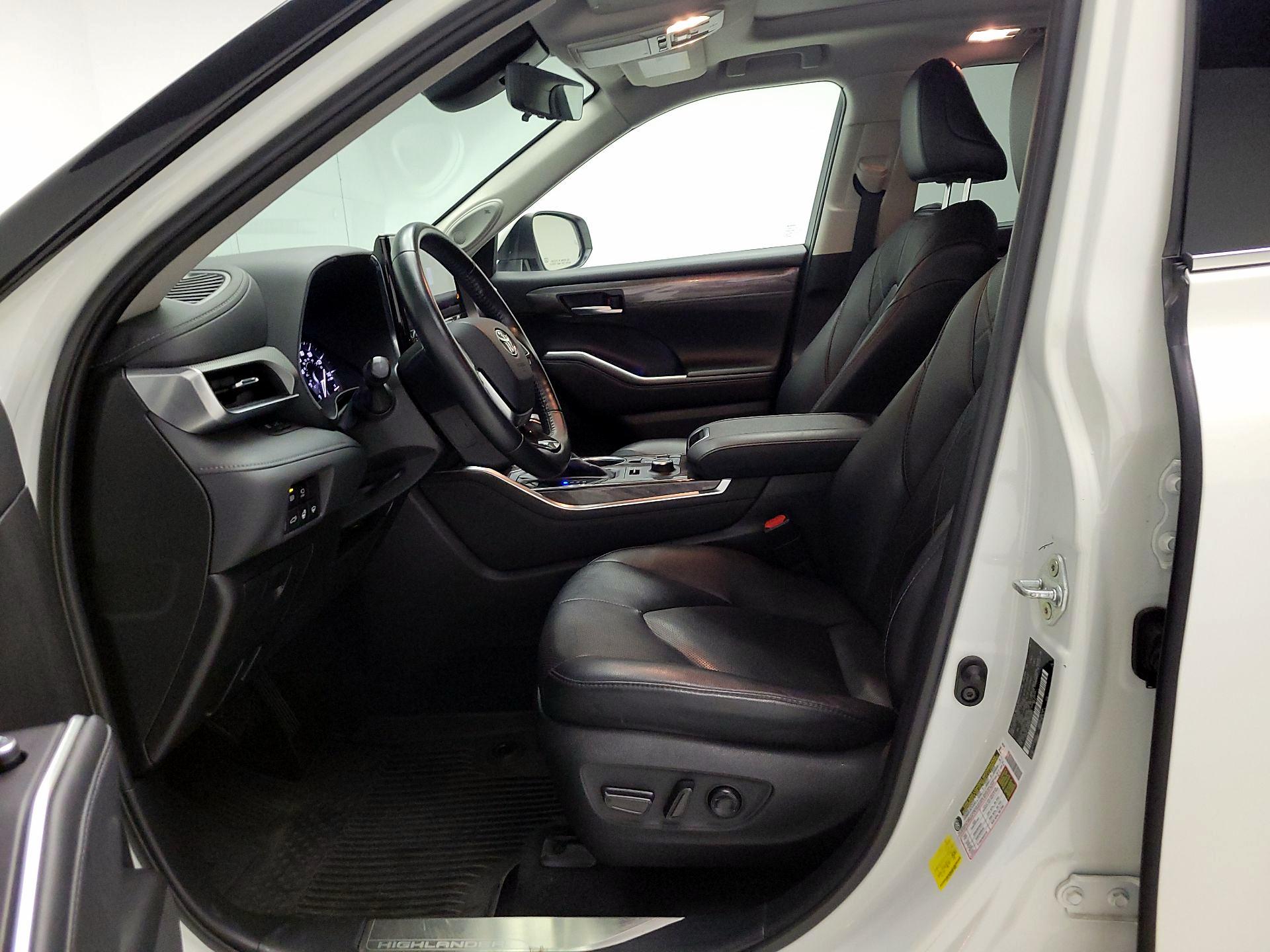 Thumbnail: 2021 Toyota Highlander - 11