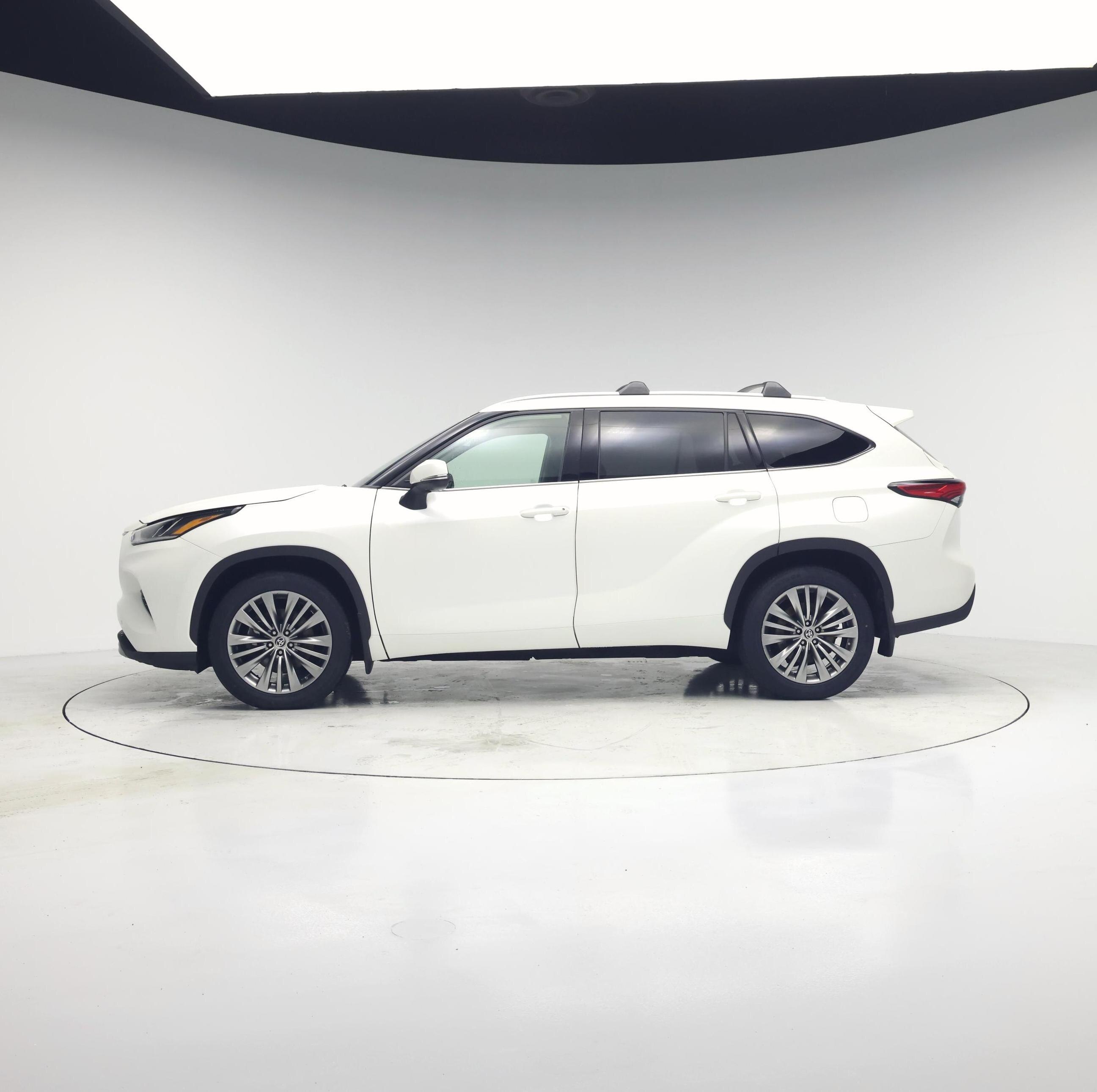 Thumbnail: 2021 Toyota Highlander - 3