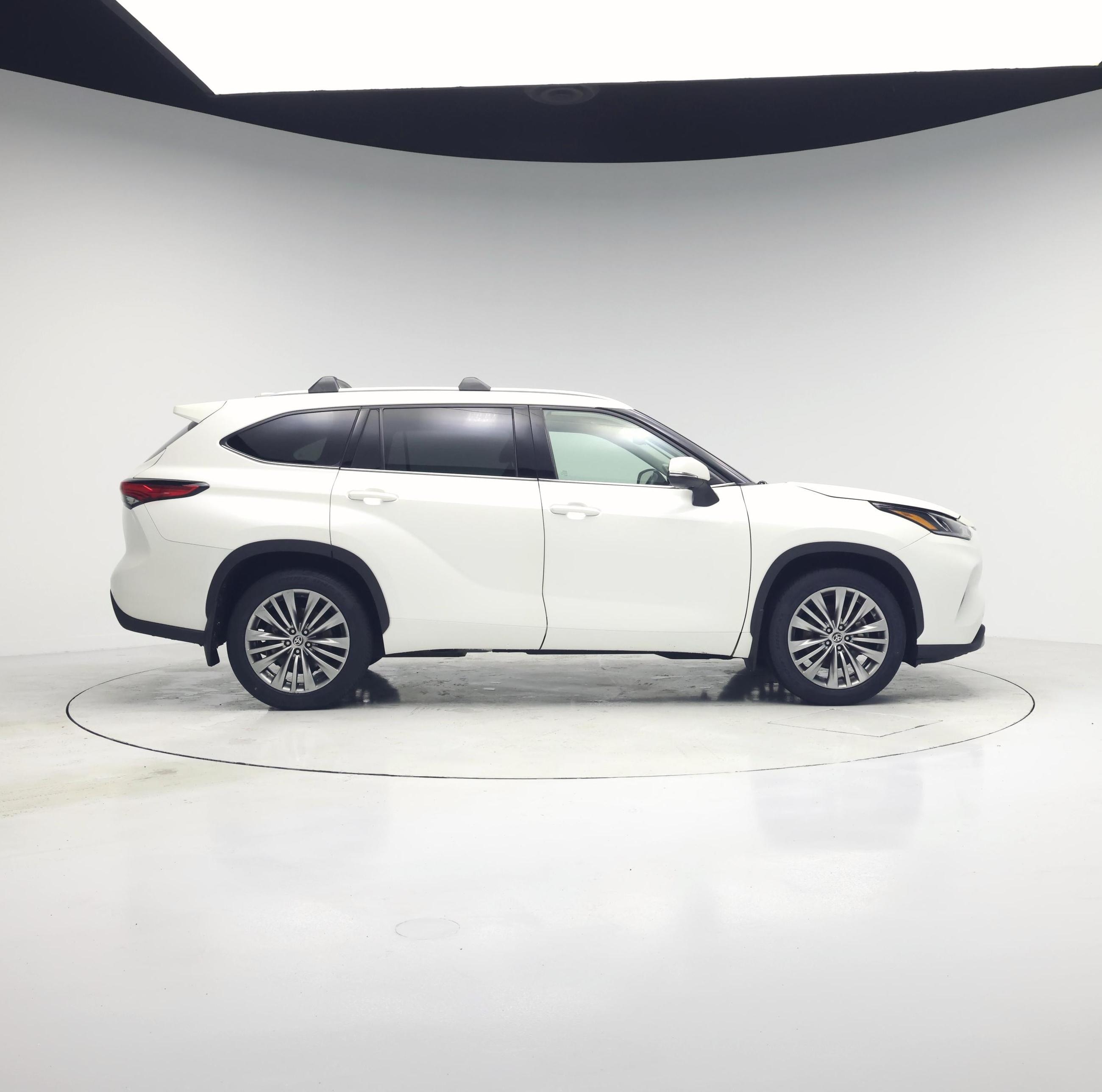 Thumbnail: 2021 Toyota Highlander - 7