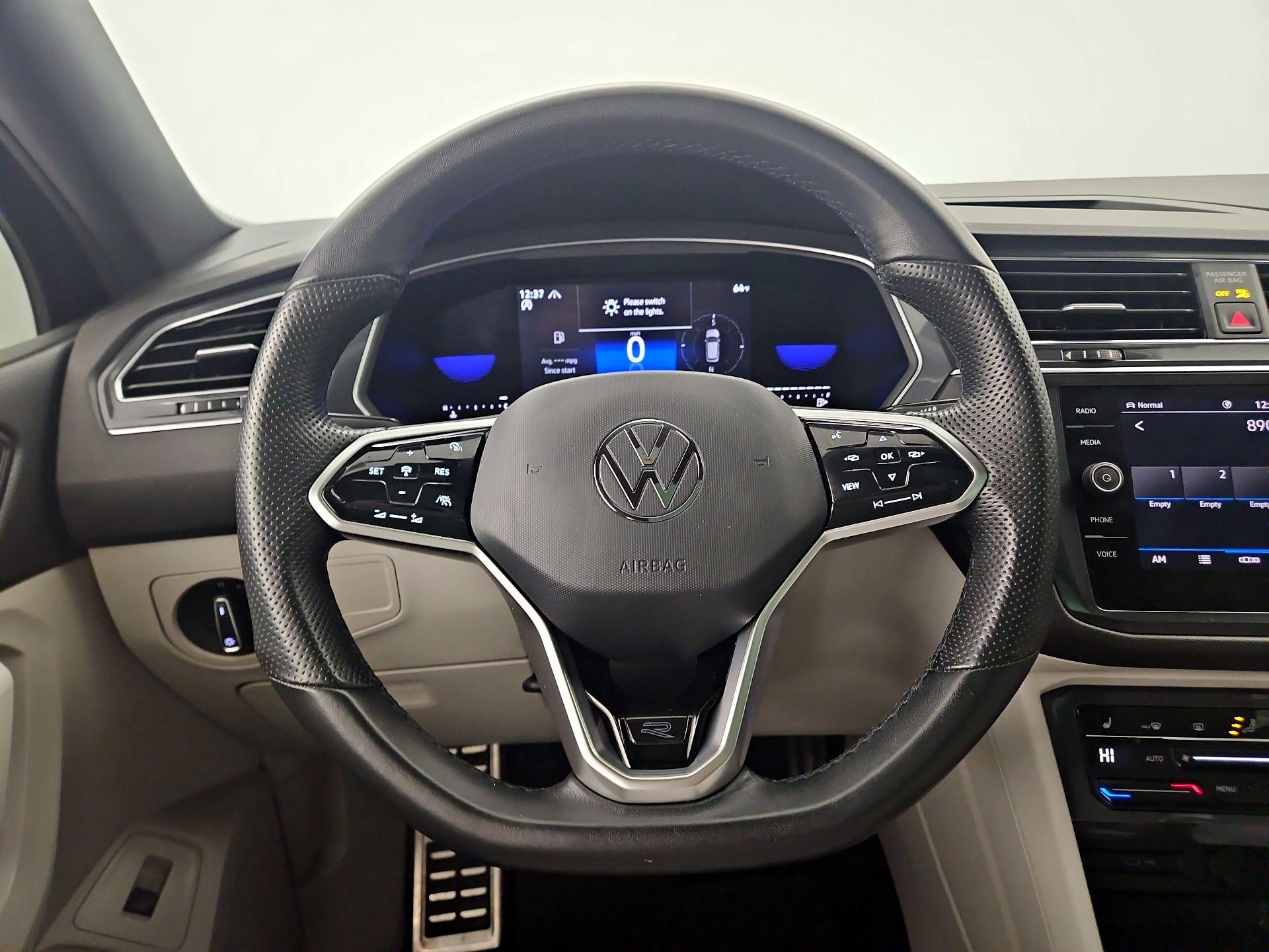 Thumbnail: 2022 Volkswagen Tiguan - 10