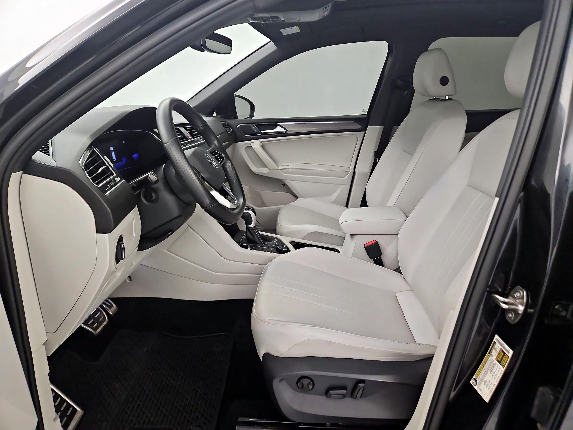 Thumbnail: 2022 Volkswagen Tiguan - 11