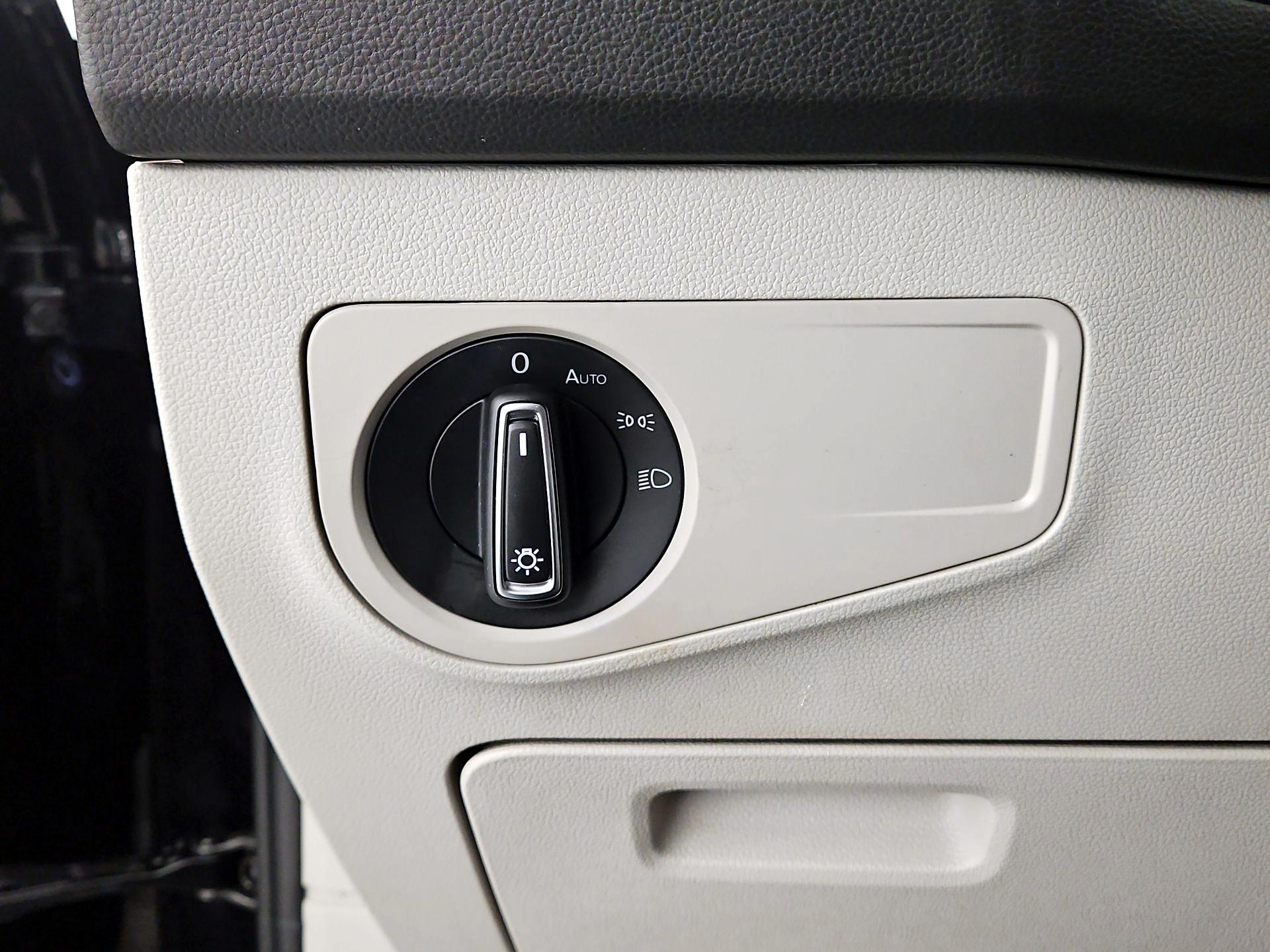 Thumbnail: 2022 Volkswagen Tiguan - 13