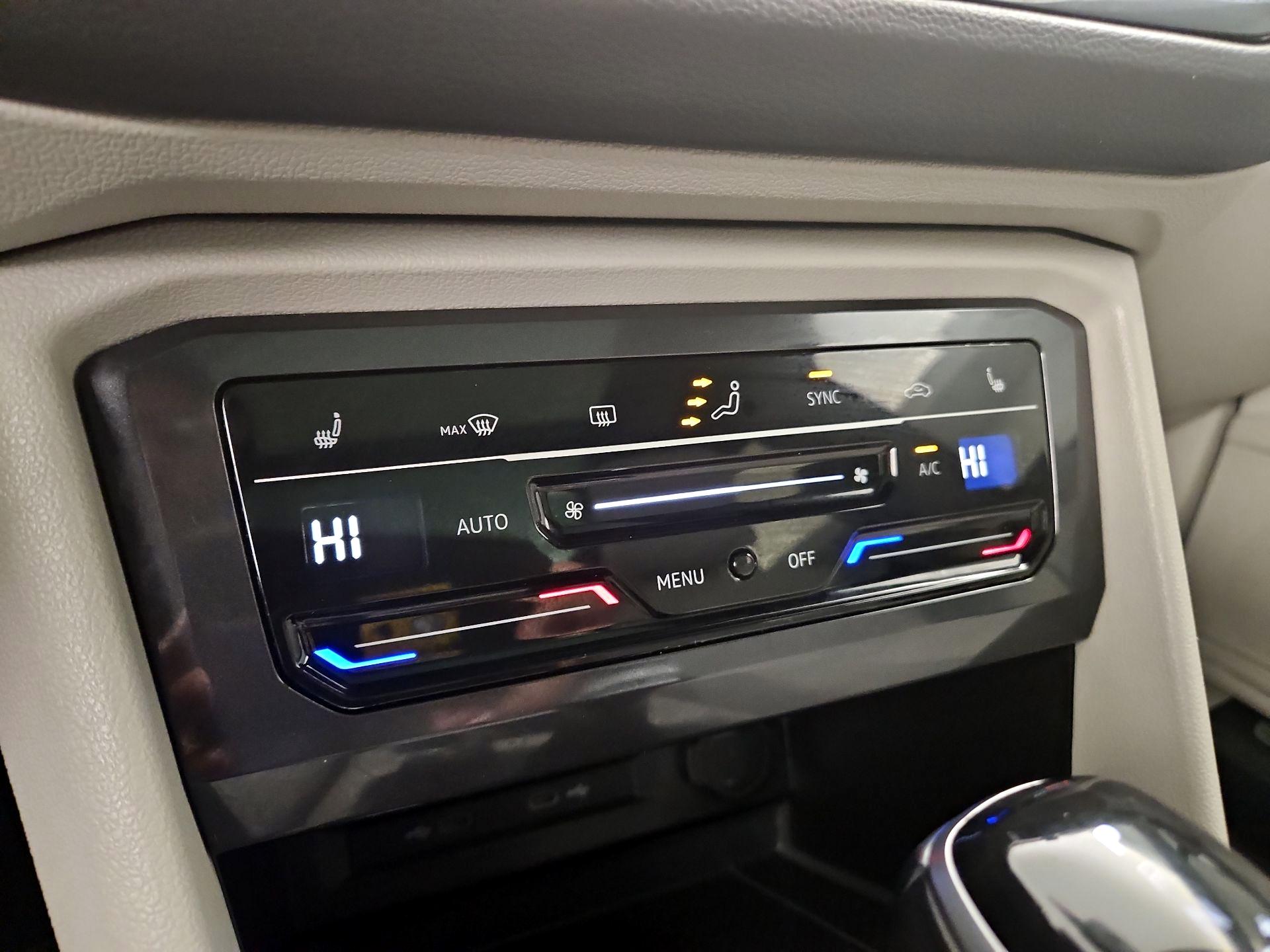 Thumbnail: 2022 Volkswagen Tiguan - 16