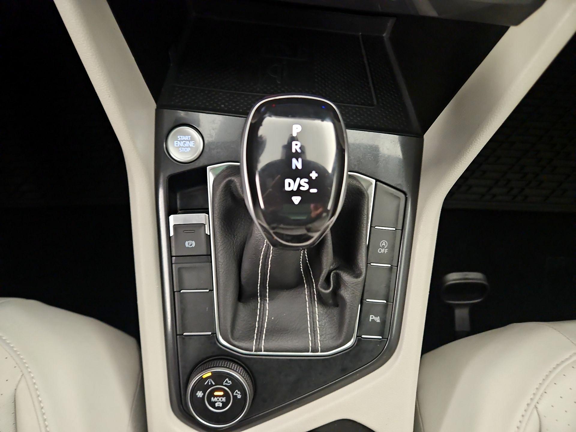 Thumbnail: 2022 Volkswagen Tiguan - 17