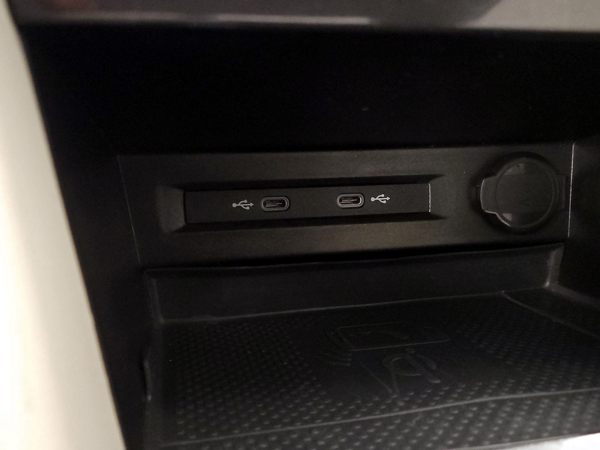 Thumbnail: 2022 Volkswagen Tiguan - 18