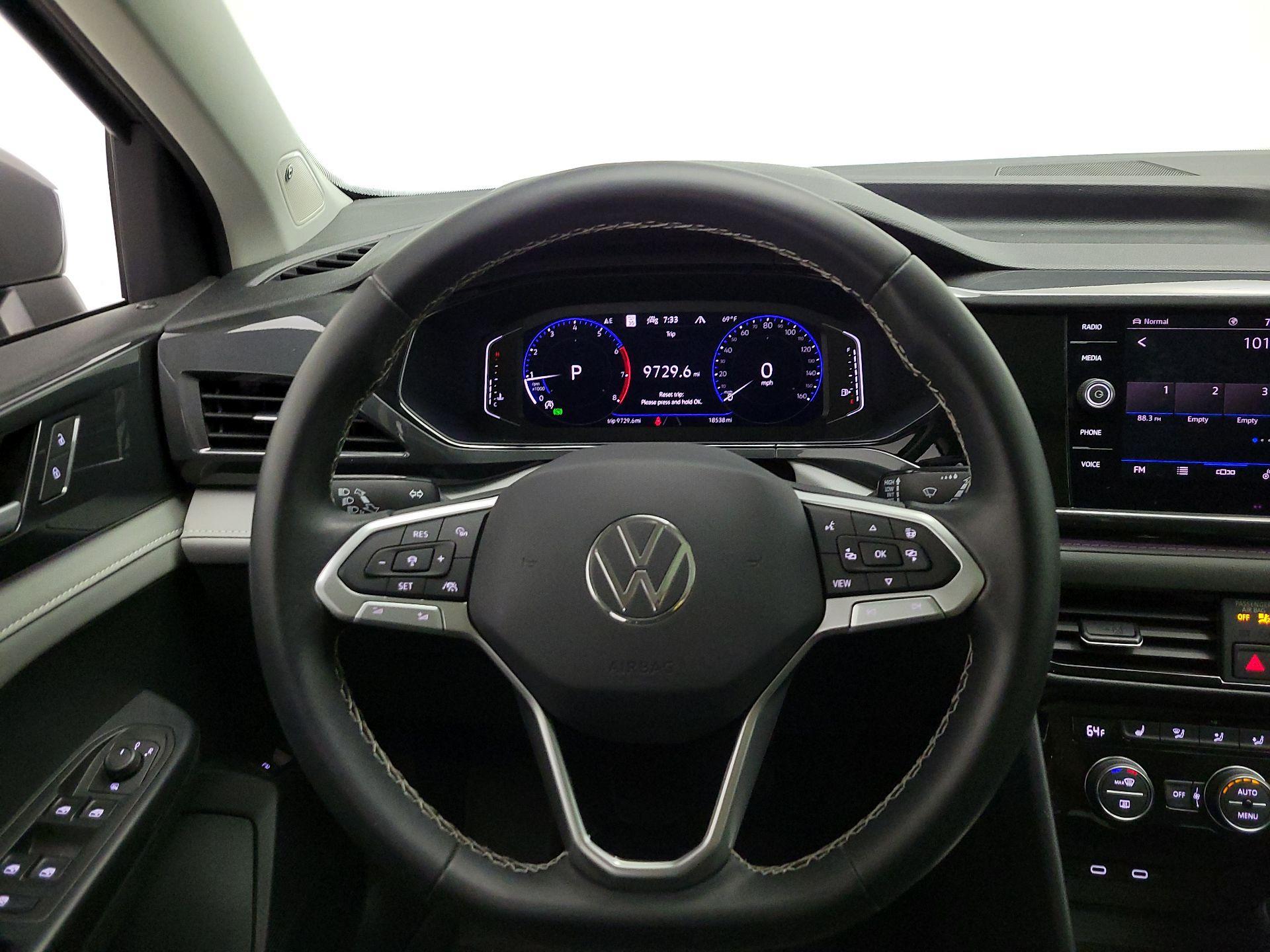 Thumbnail: 2023 Volkswagen Taos - 10