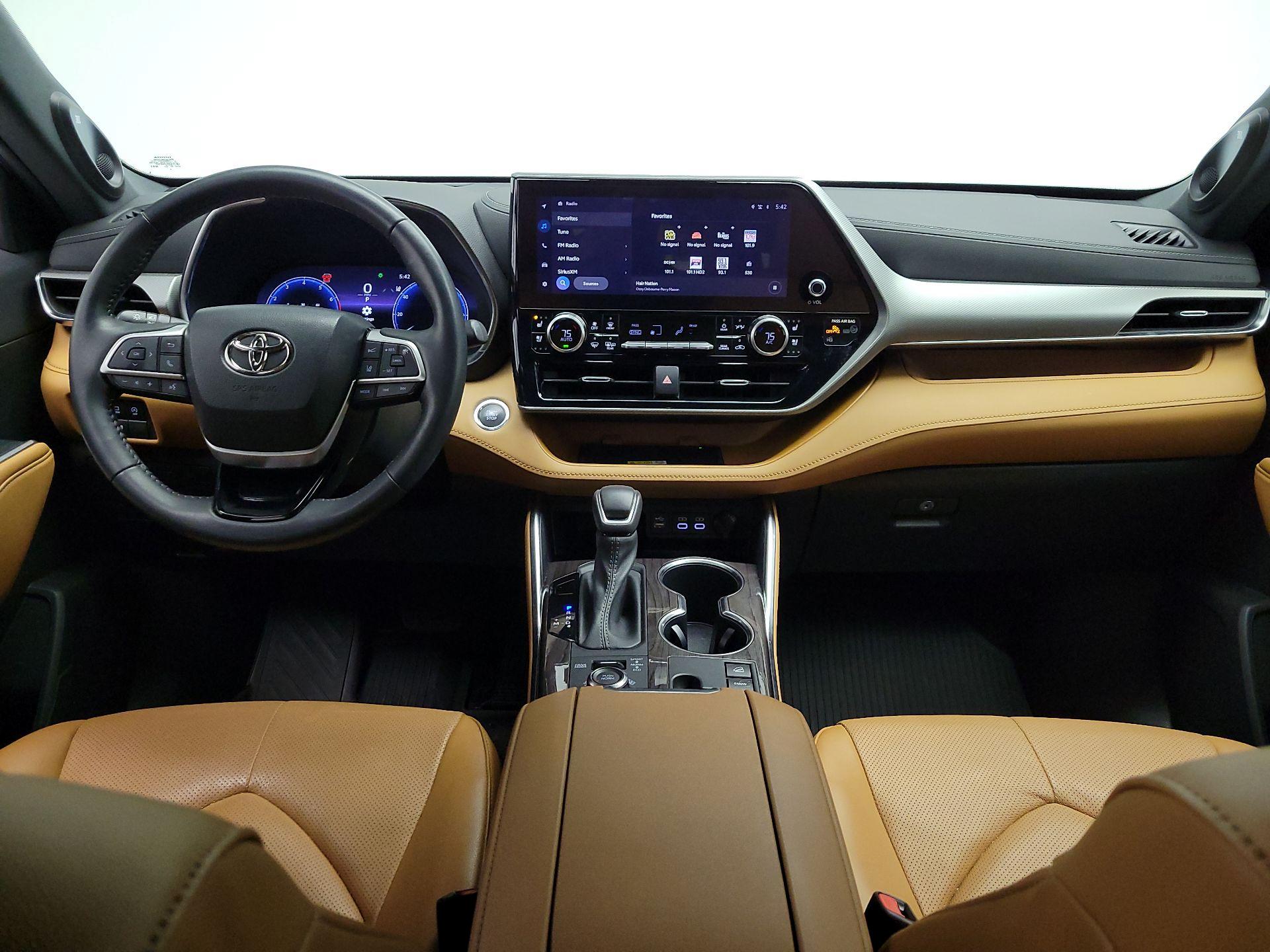 Thumbnail: 2023 Toyota Highlander - 9