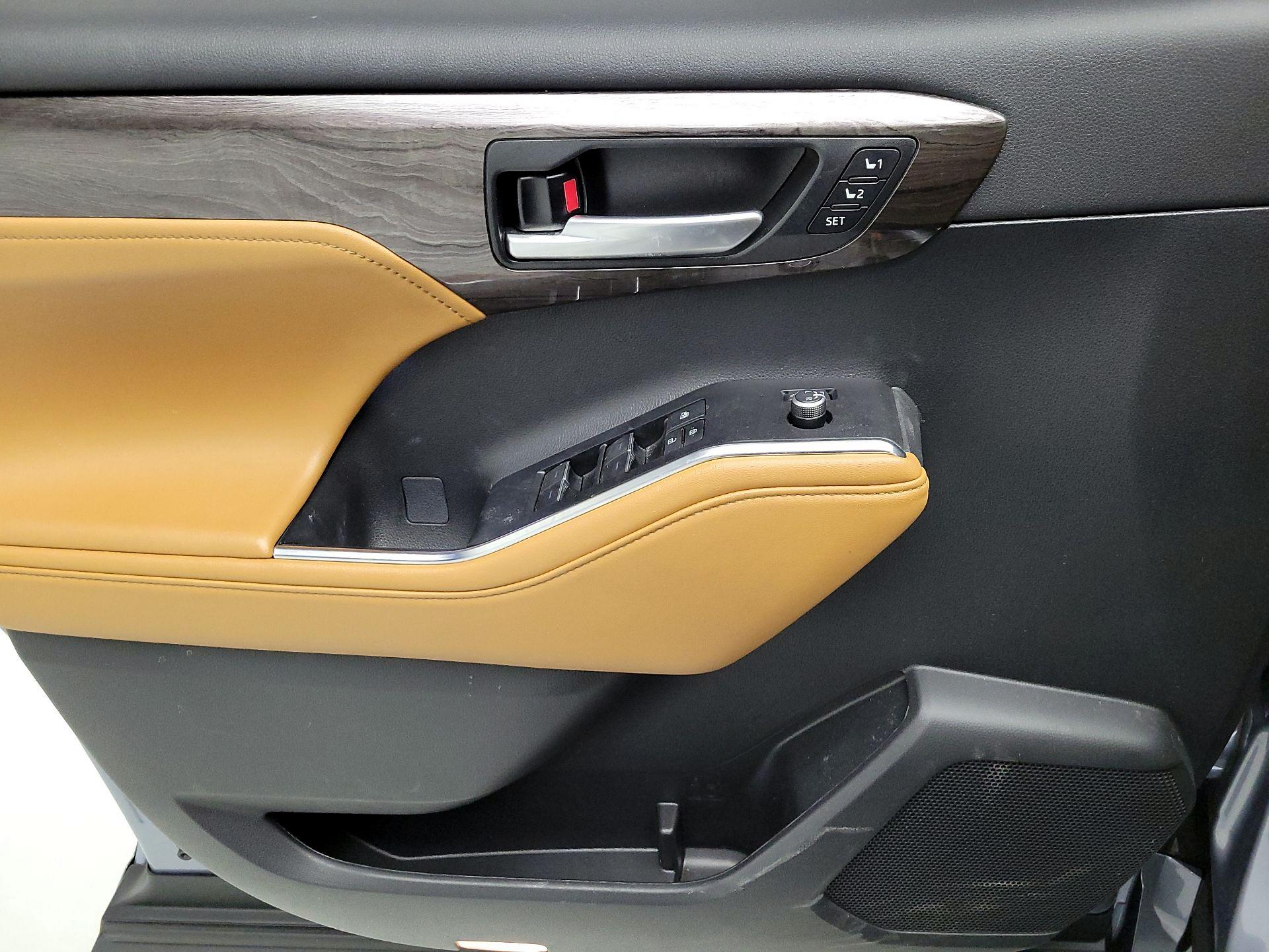 Thumbnail: 2023 Toyota Highlander - 12