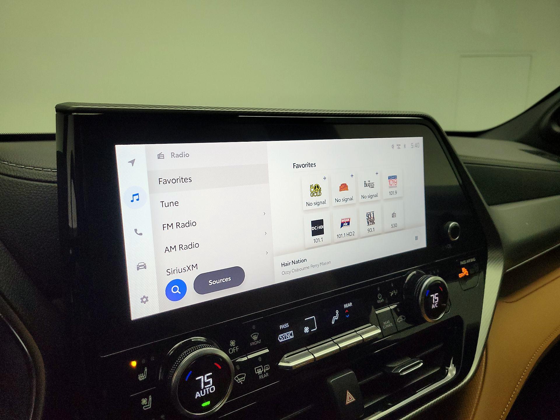 Thumbnail: 2023 Toyota Highlander - 15